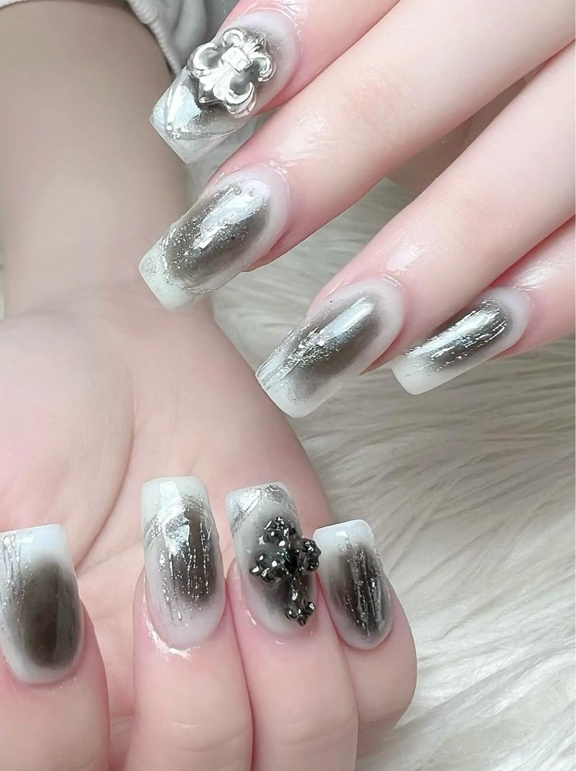 ネイル チークネイル ミラーネイル スカルプネイル スクエアネイル ハンドネイル シェヌネイル JURAのネイルデザイン