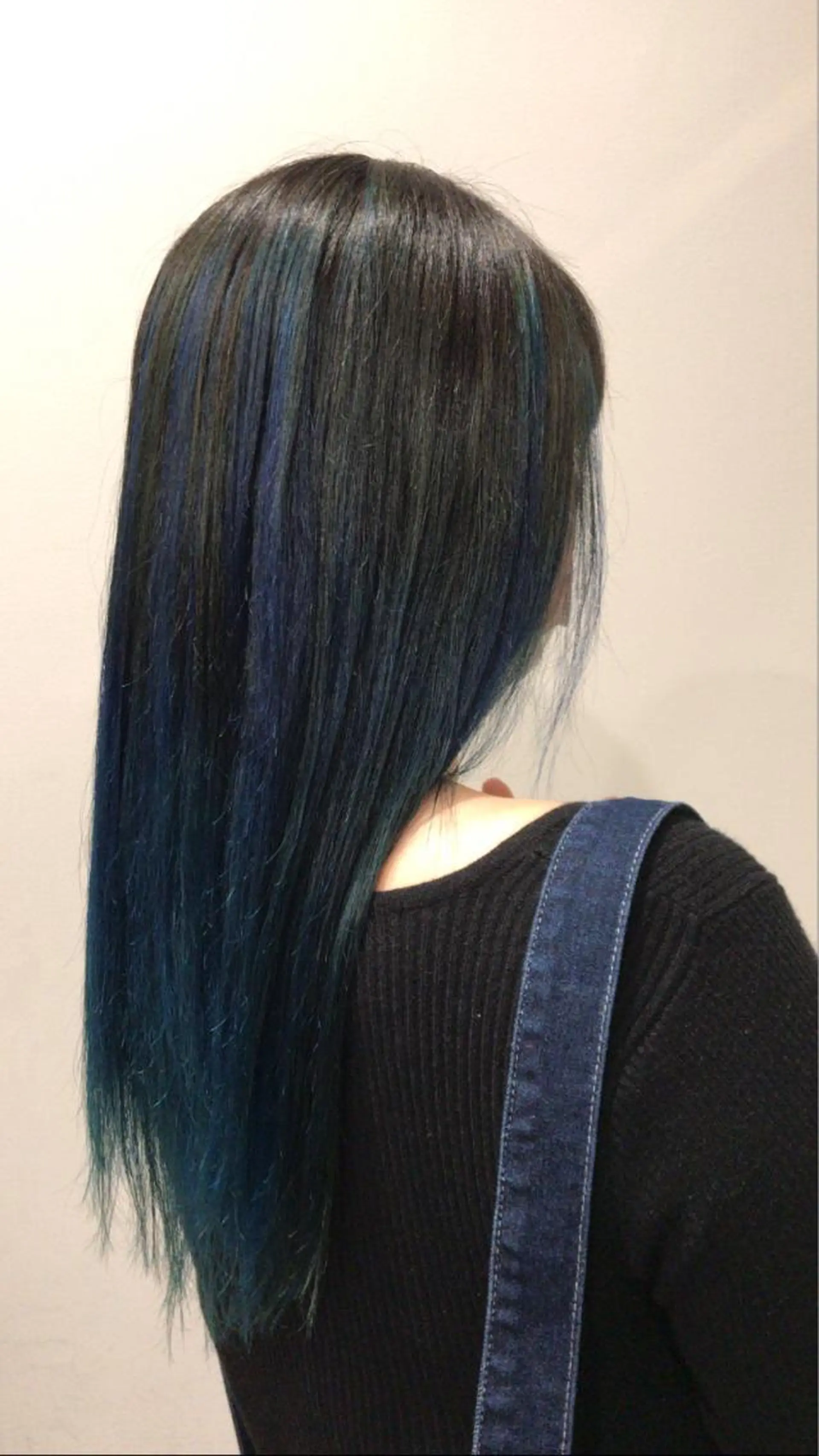 セミロング カラー 山下 襟華のヘアスタイル