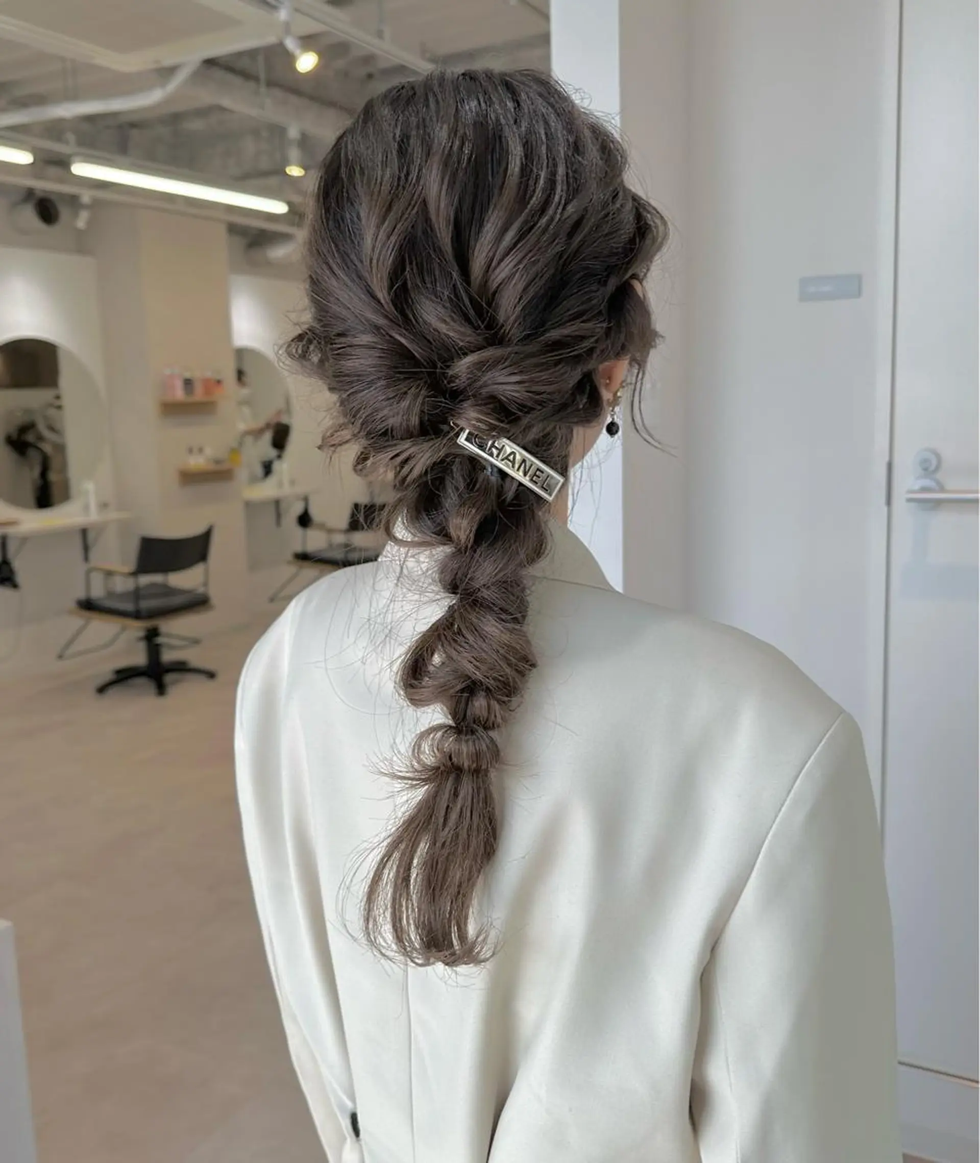 ヘアアレンジ KAORU オリーブカラーのヘアスタイル