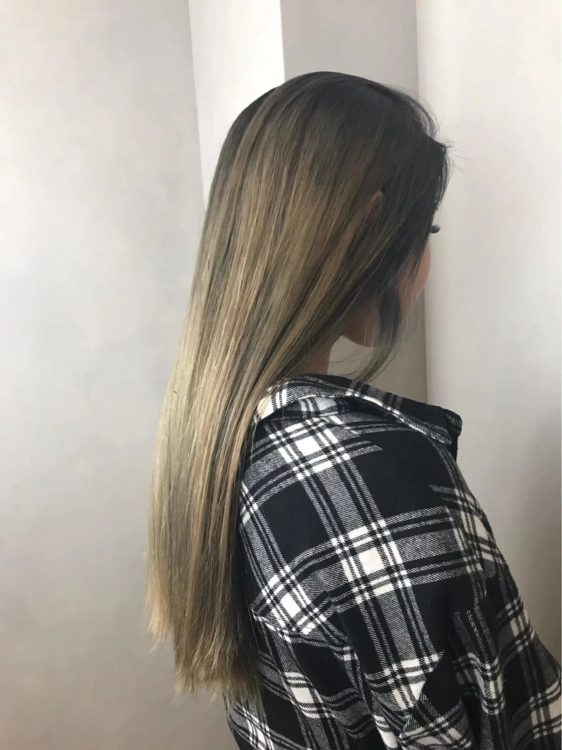 ロング カラー アッシュ バレイヤージュ ベージュカラー グラデーションカラー レイヤーカット BROCANTE立川 karasawa.nのヘアスタイル