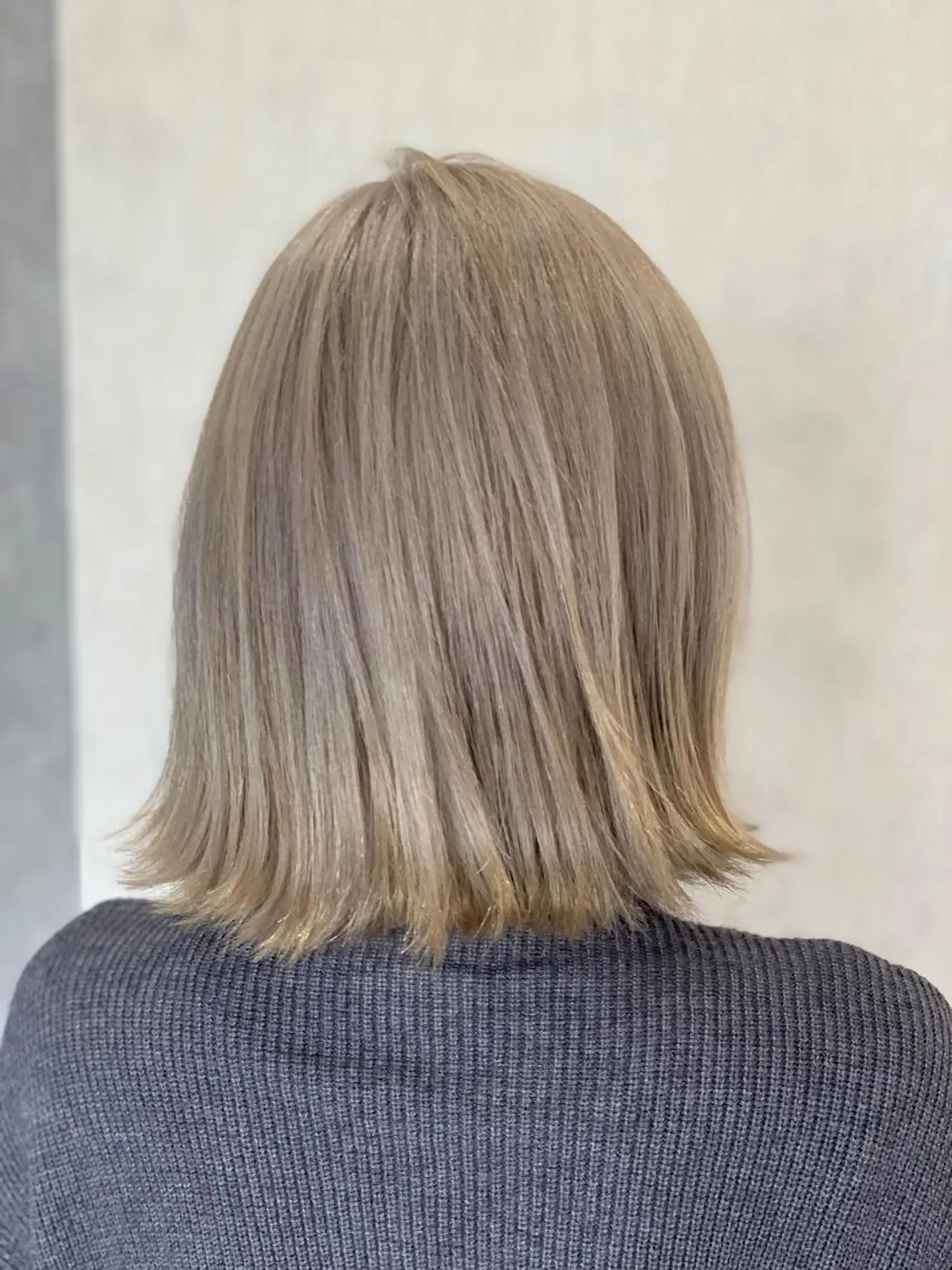 ショート カラー ベージュカラー ヘアカラー トリートメント LUXBE LUCEのヘアスタイル