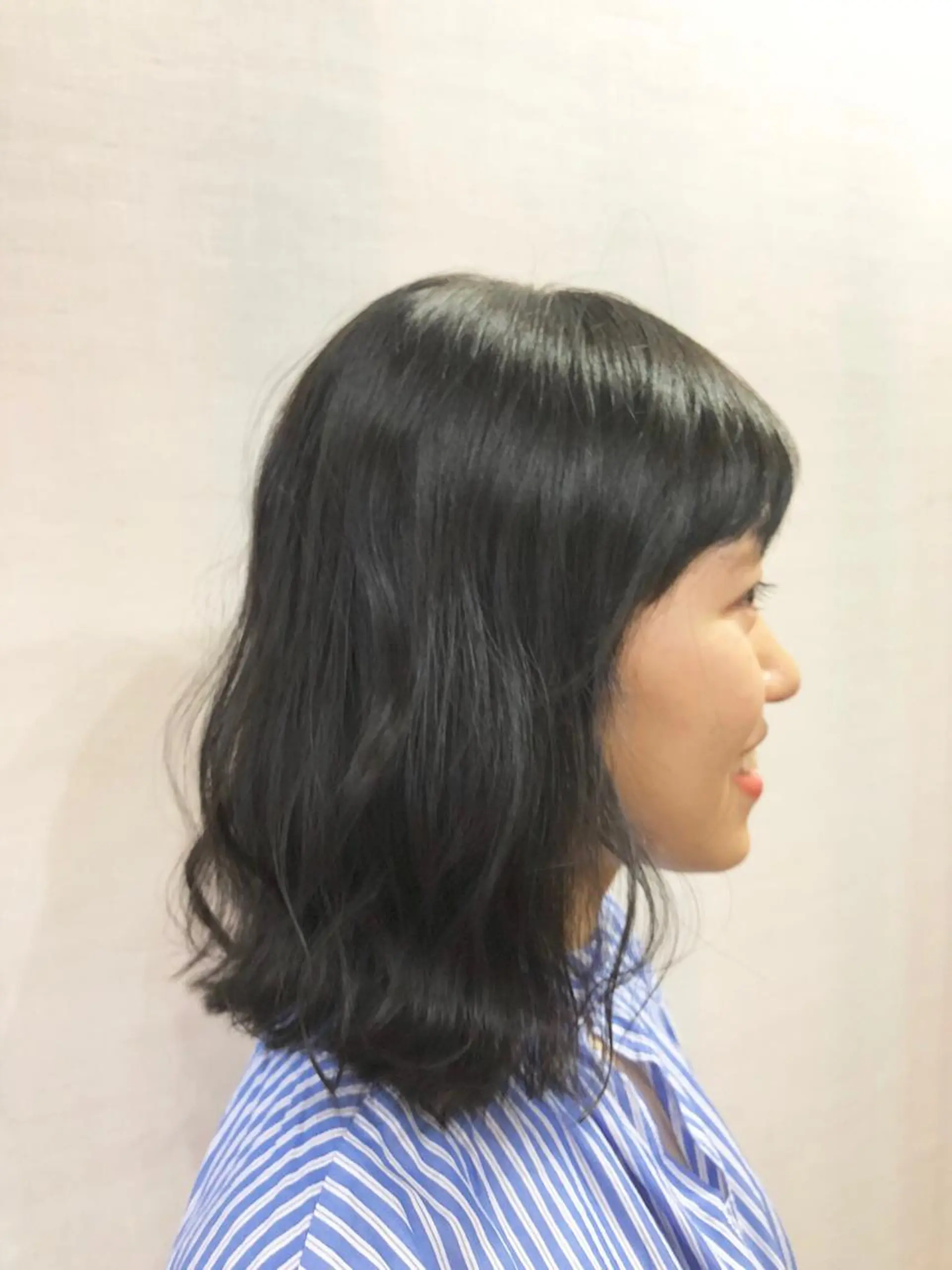 ミディアム カット 弥栄 陽月のヘアスタイル