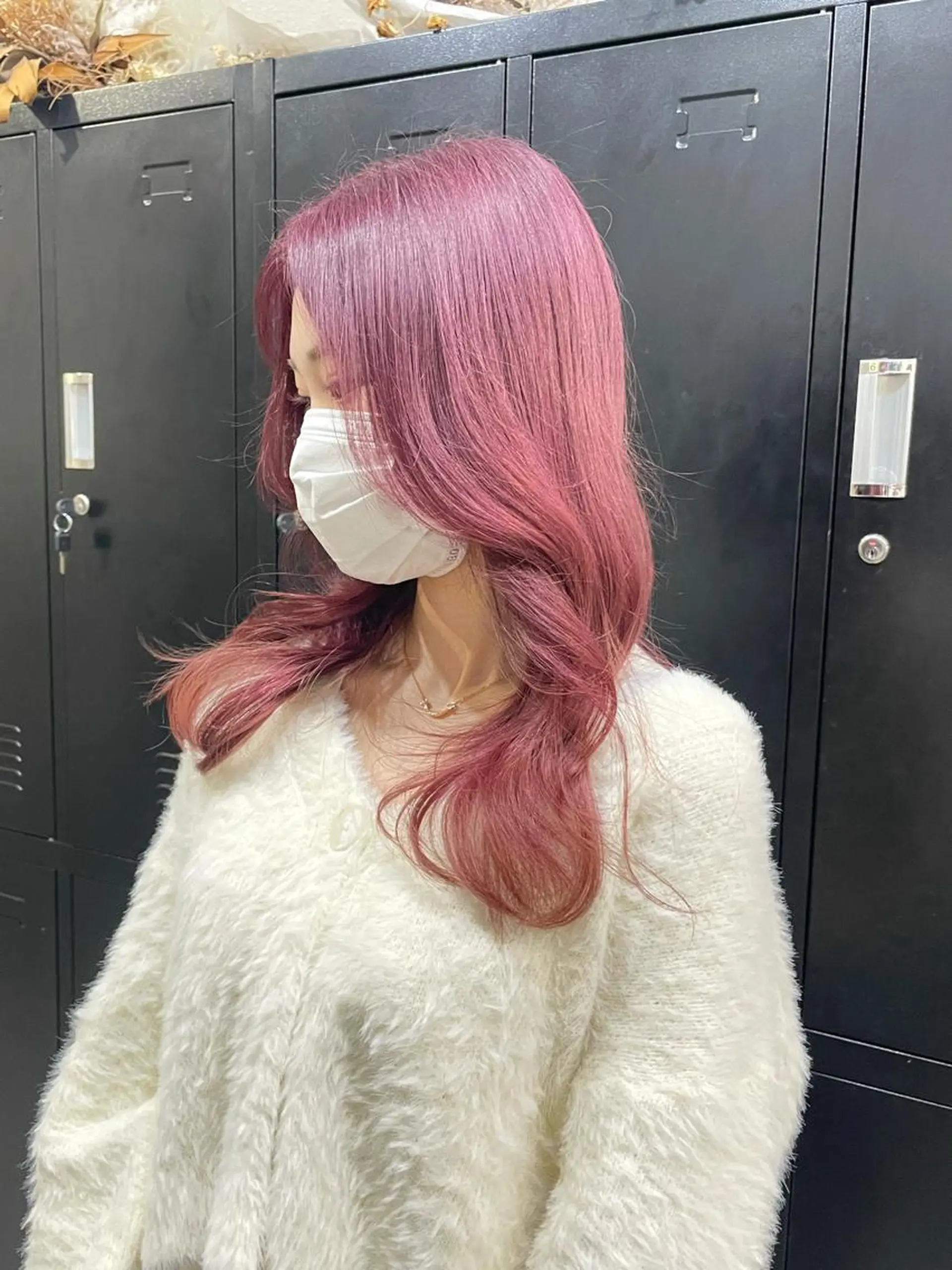 ミディアム カラー パーマ ヘアアレンジ メンズ キッズ ネイル マツエク・マツパ アイブロウ メンズバレイヤージュ メンズブリーチ メンズハイライト メンズインナーカラー メンズ韓国風 ヘアカラー トリートメント ヘアセット 切りっぱなしヘアボブ ミディアムヘアRYOのヘアスタイル