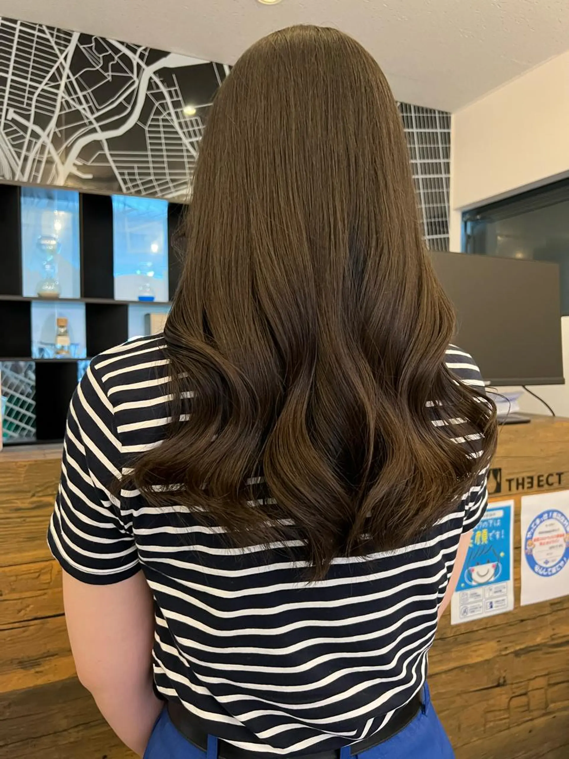 ロング カラー パーマ コテ巻き風パーマ 韓国風パーマ　無重力のヘアスタイル