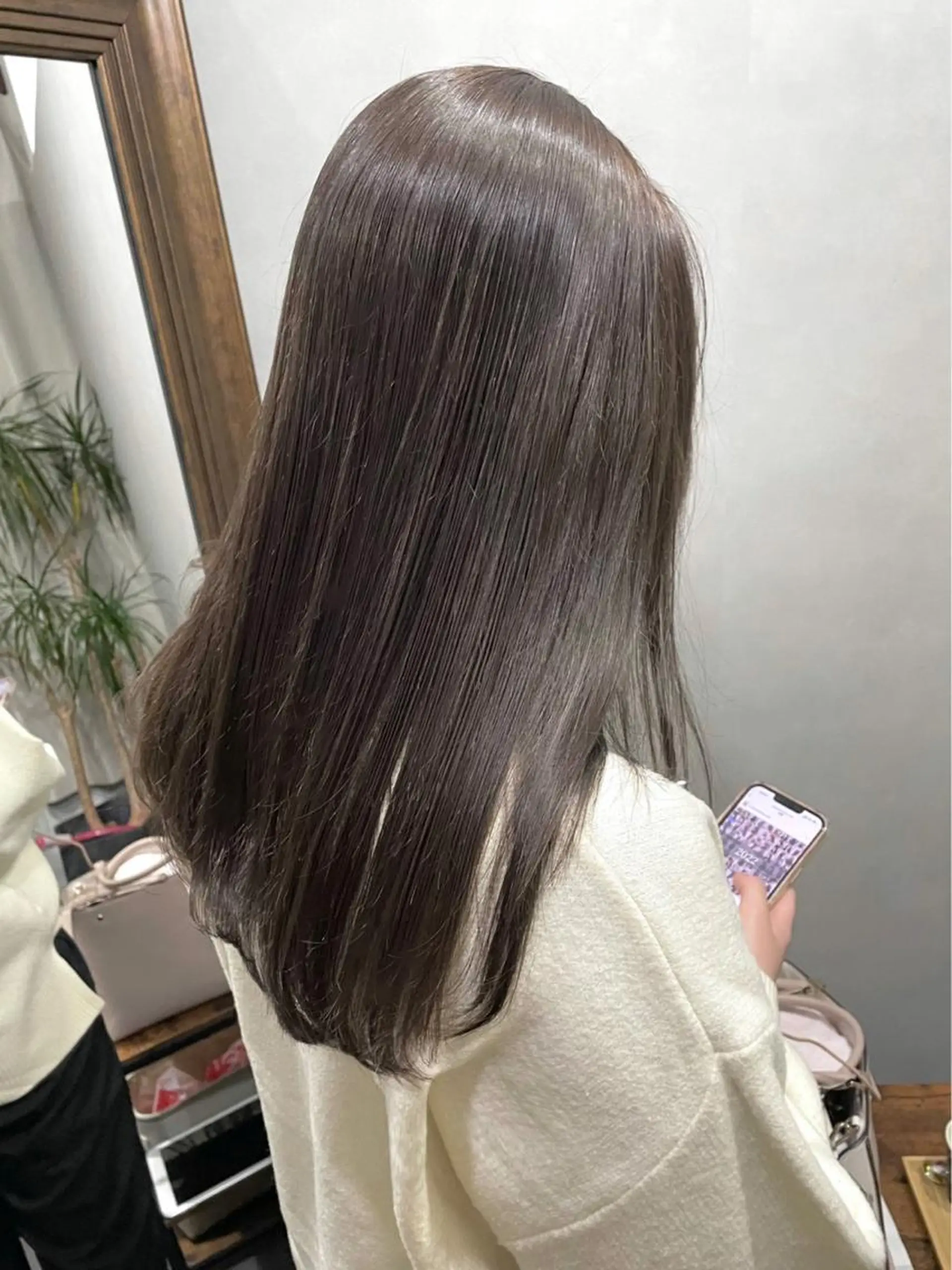 セミロング カラー イルミナカラー カット ヘアカラー 中村 友美のヘアスタイル