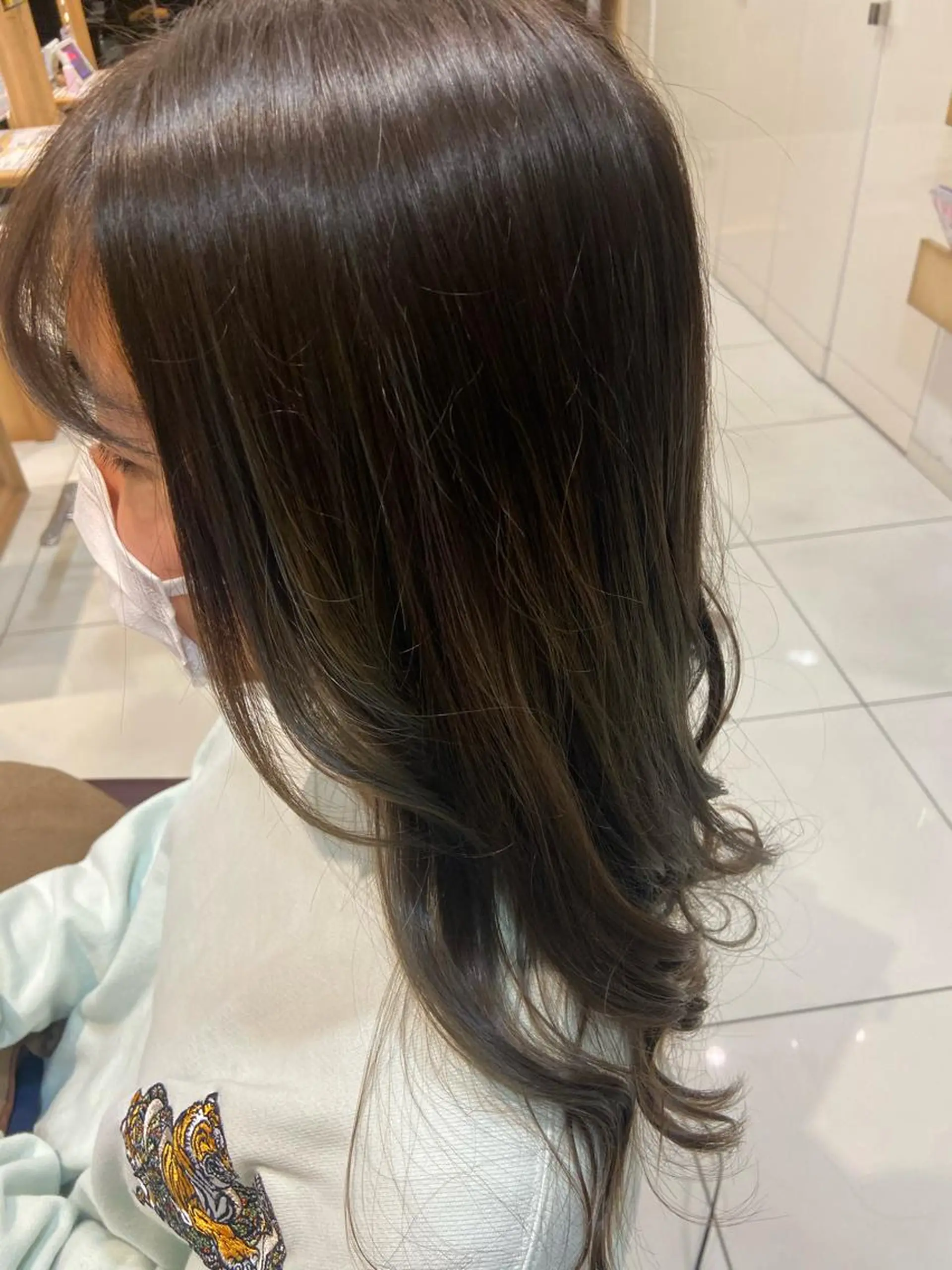 セミロング カラー なつな/ 透明感カラーのヘアスタイル