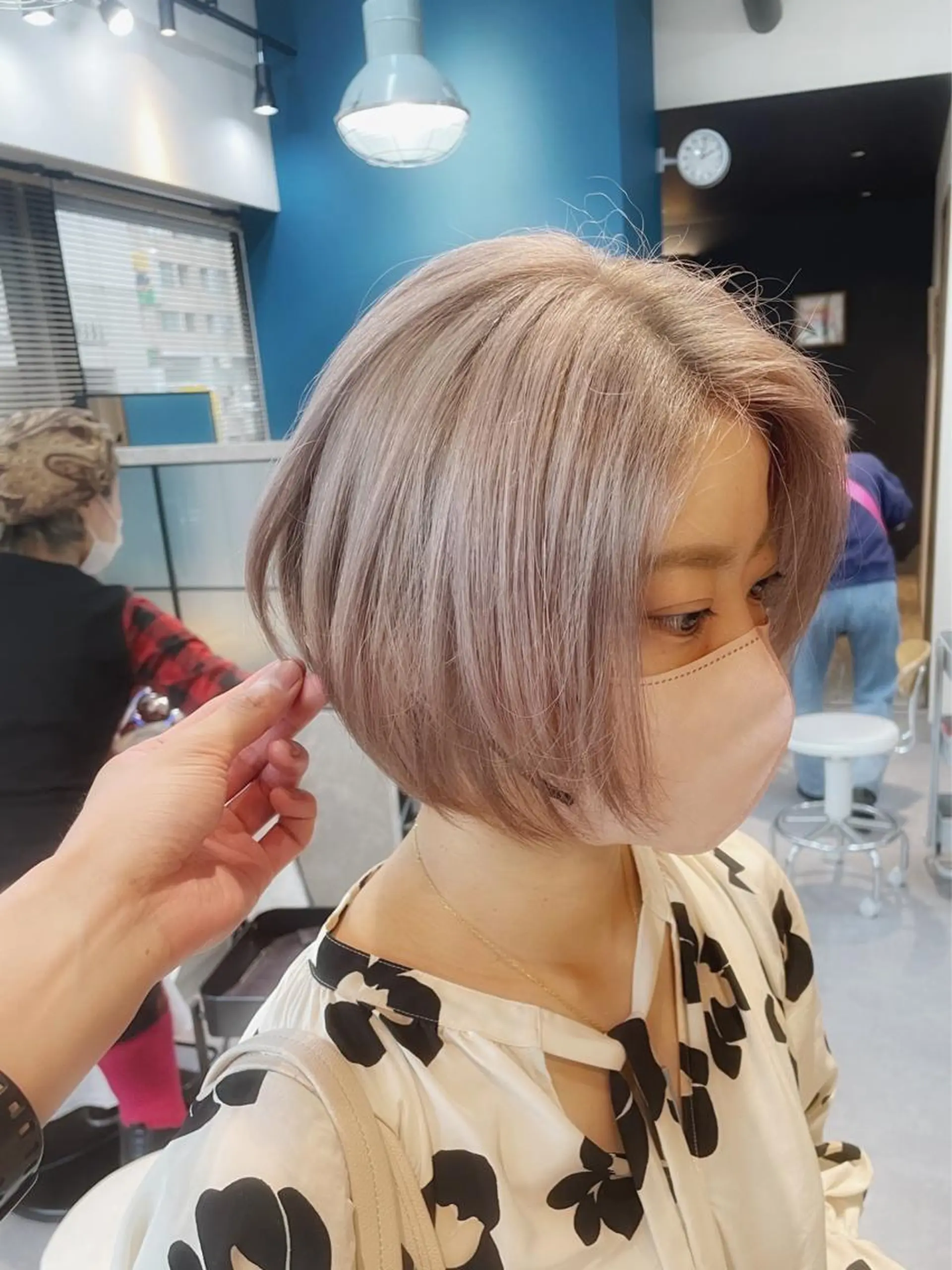 ショート カラー かわさき ともやのヘアスタイル