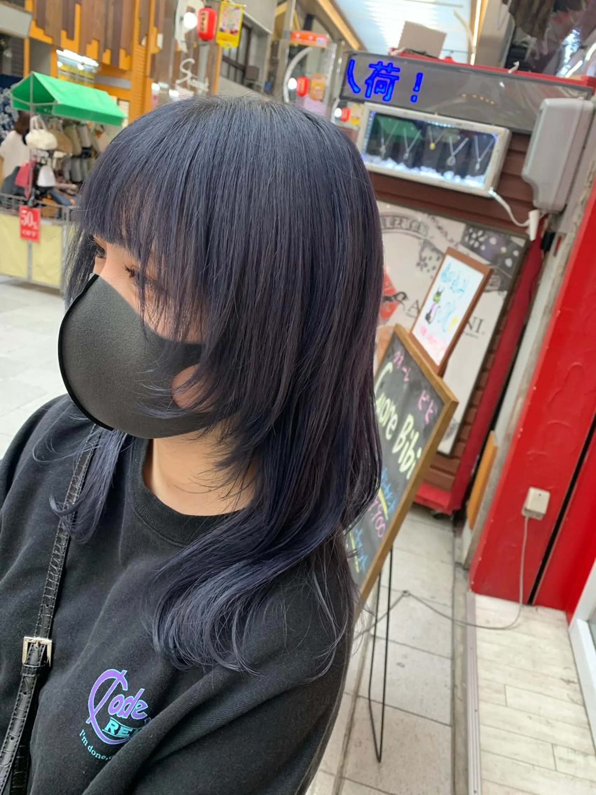セミロング カラー ヘアアレンジ 黒髪 ブルーカラー ブルーブラック 顔まわりレイヤー 顔周りカット カット ヘアカラー 今村公介 ブリーチ特化、派手髪のヘアスタイル