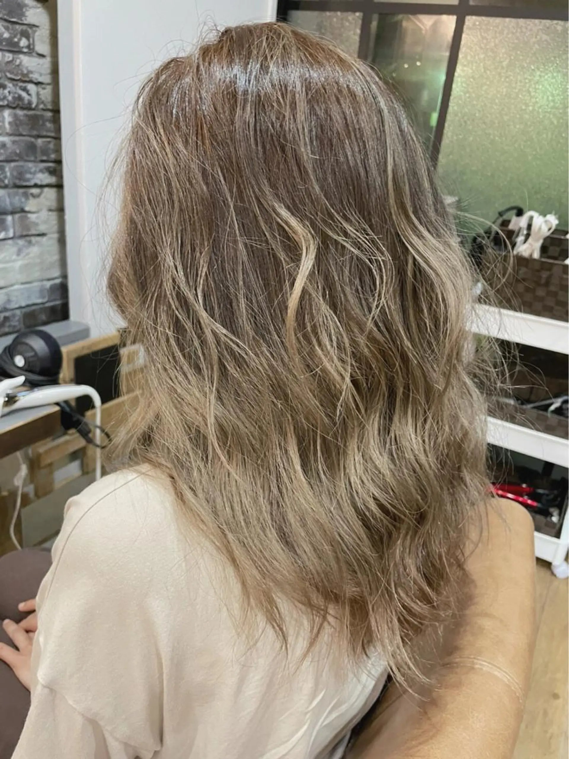 ロング カラー ベージュカラー ブロンド ブロンドベージュ ハイライトカラー ハイライト HairSalon SHIAN八王子店所属・SHIAN 八王子 🦋小林 美羅🦋のヘアスタイル