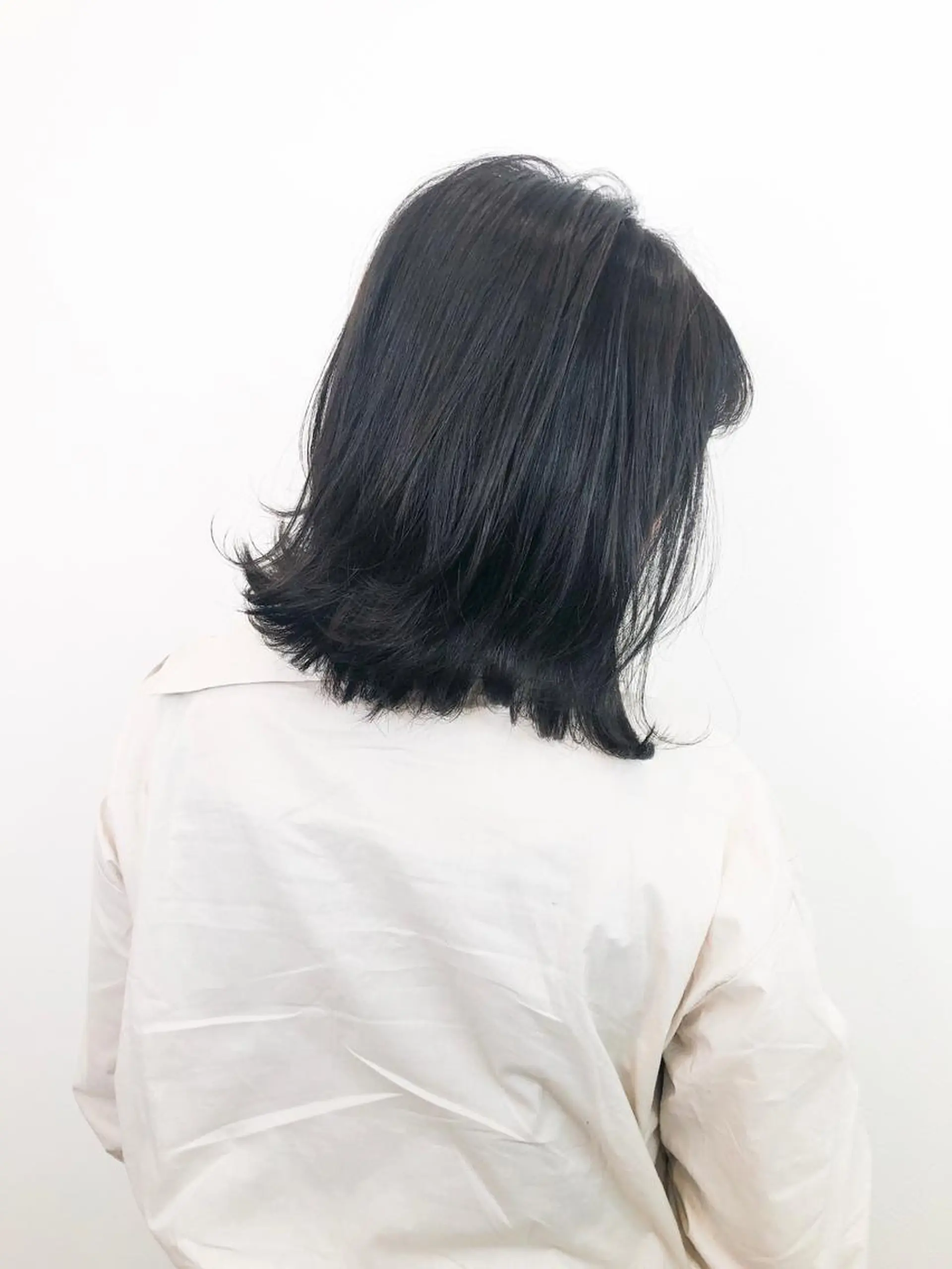 ミディアム 切りっぱなしボブ ボブ カット ヘアカラー トリートメント AKANE 【zina新宿】のヘアスタイル