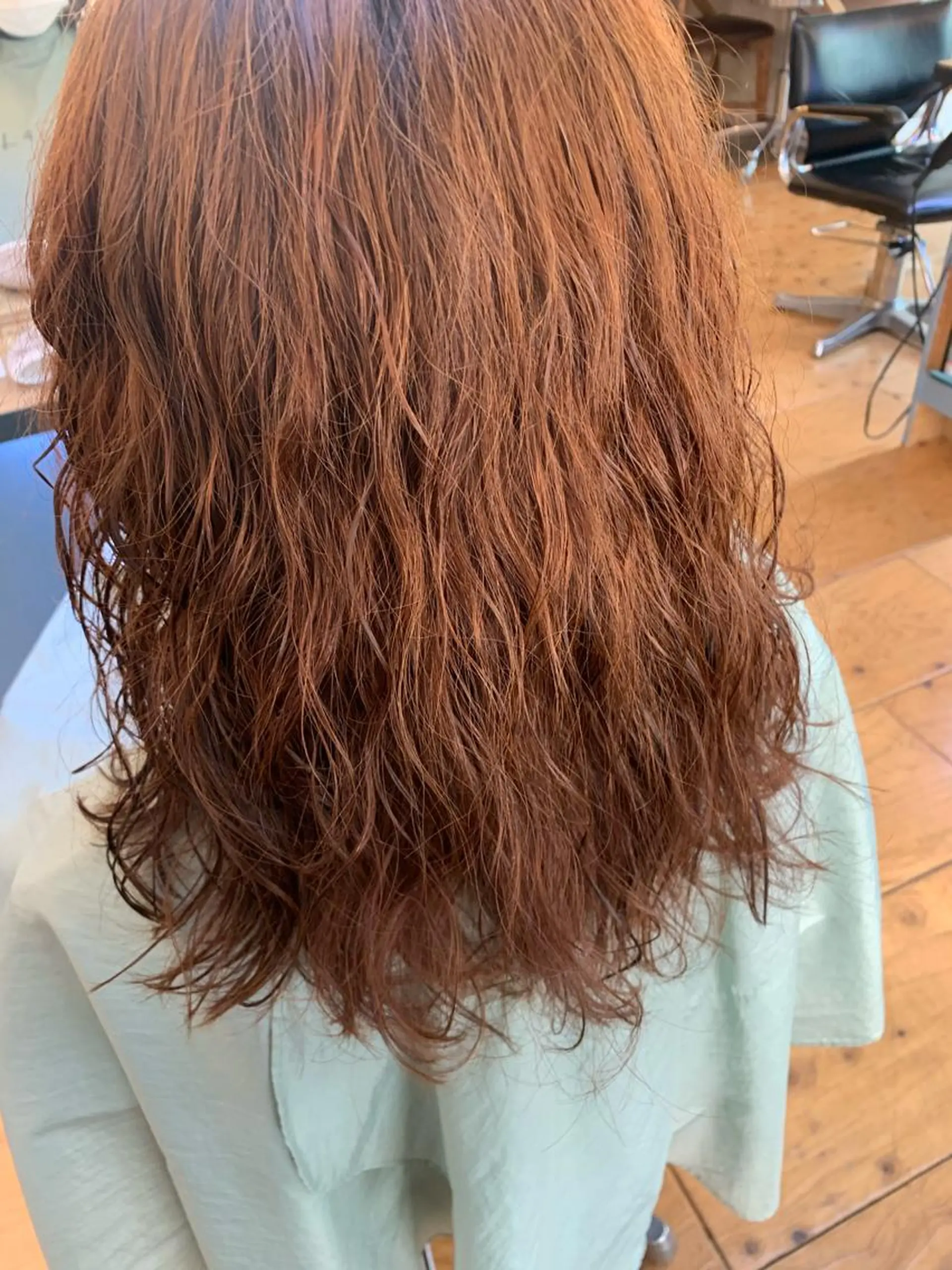 ミディアム カラー パーマ ミディアムパーマ ブリーチ ブリーチなしカラー オレンジ カット ヘアカラー パーマ Lagom なかだのヘアスタイル