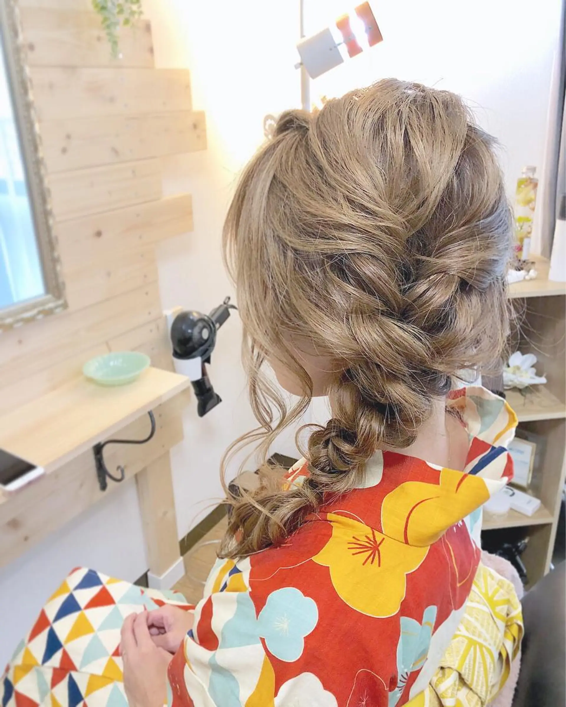 ロング ヘアアレンジ おくれ毛 糸賀 史織のマツエク・マツパデザイン