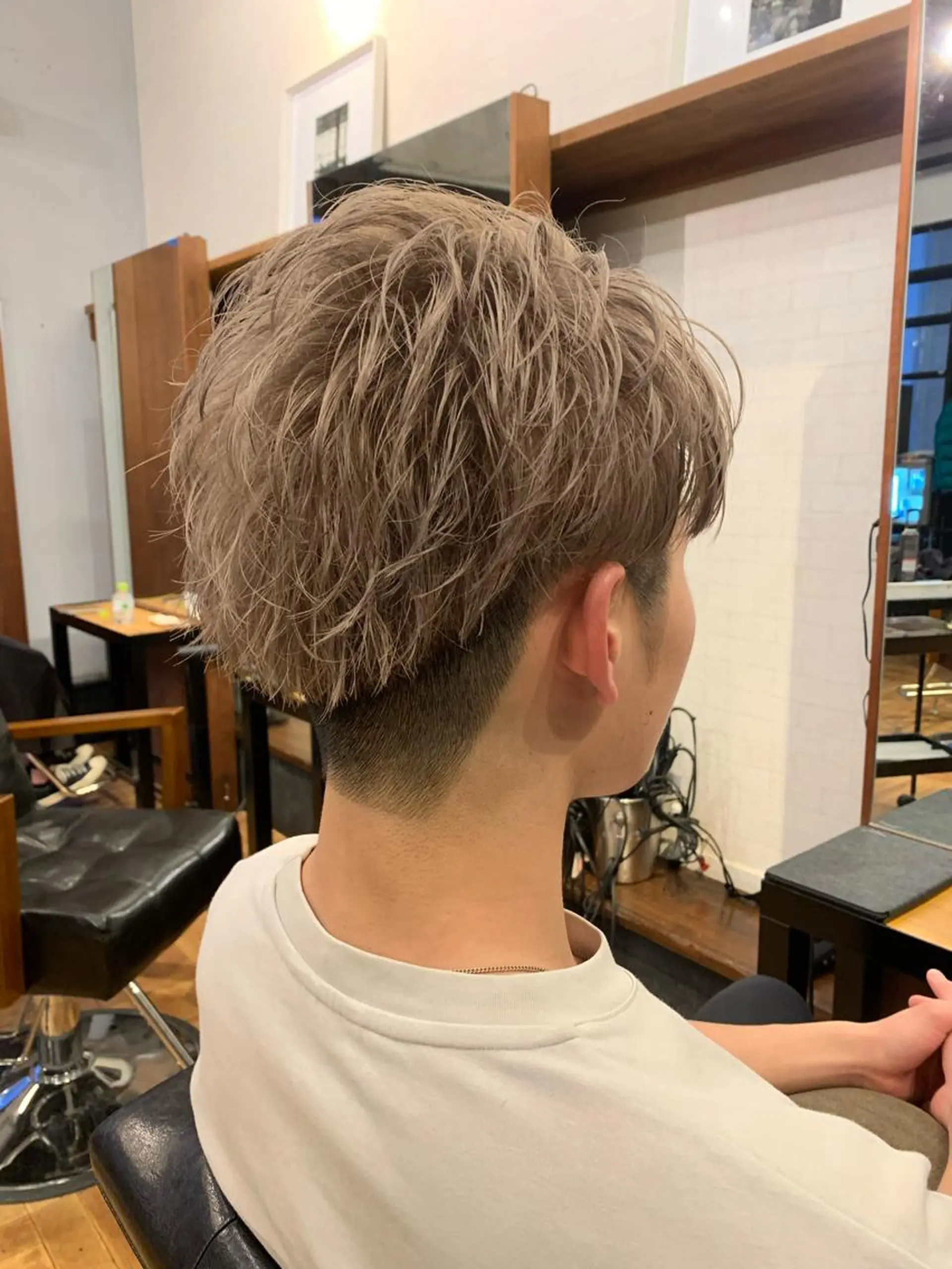 ショート カラー パーマ ヘアアレンジ メンズ キッズ メンズブリーチ ビジネス センターパート フェードカット メンズハイライト カット ヘアカラー トリートメント ブリーチカラー🔥 パーマ【佐々木凌平】のヘアスタイル