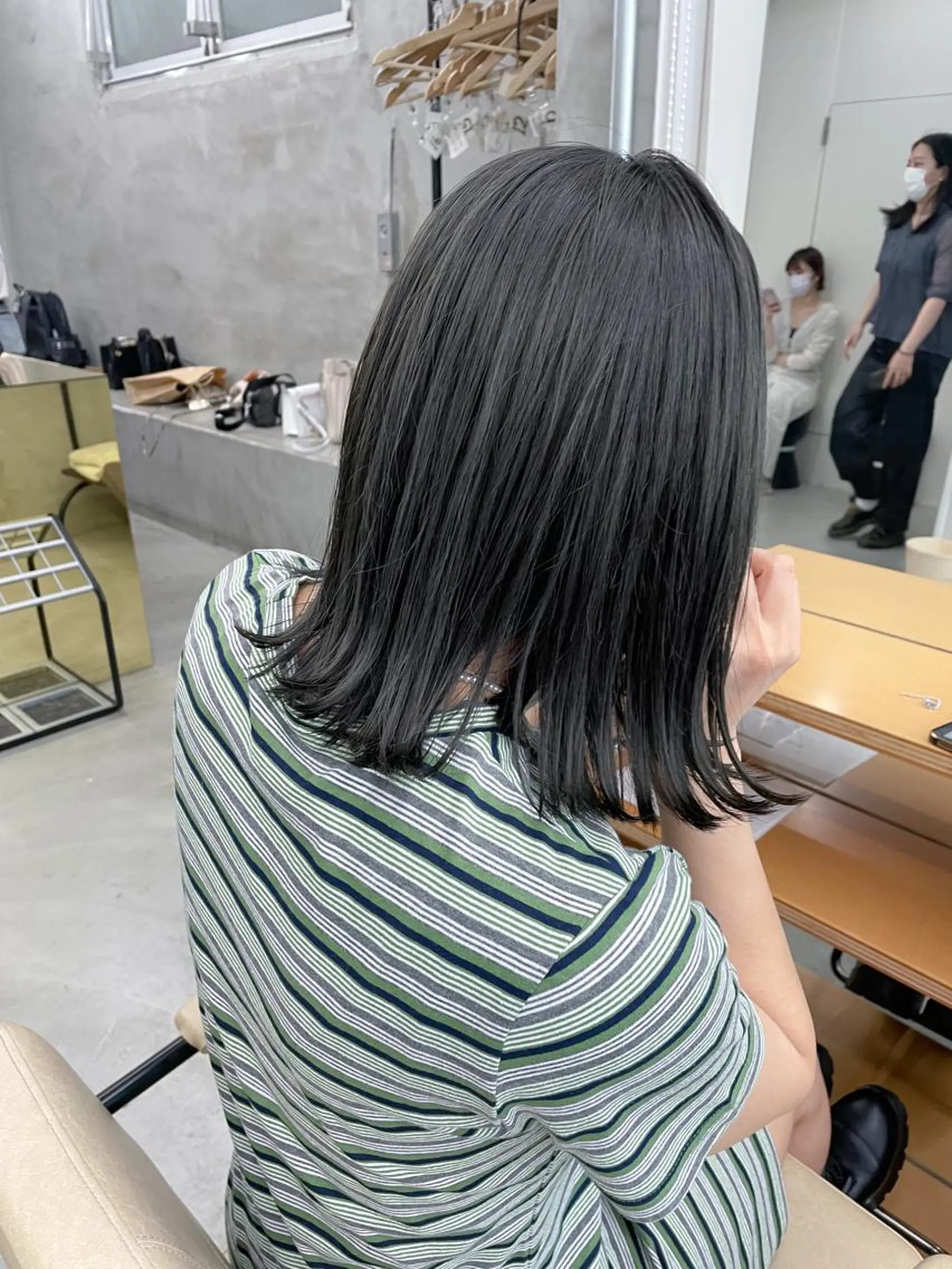 セミロング カラー グレージュ オリーブグレージュ オリーブグレー カット ヘアカラー トリートメント 似合わせ｜レイヤー 🪩yurikaのヘアスタイル