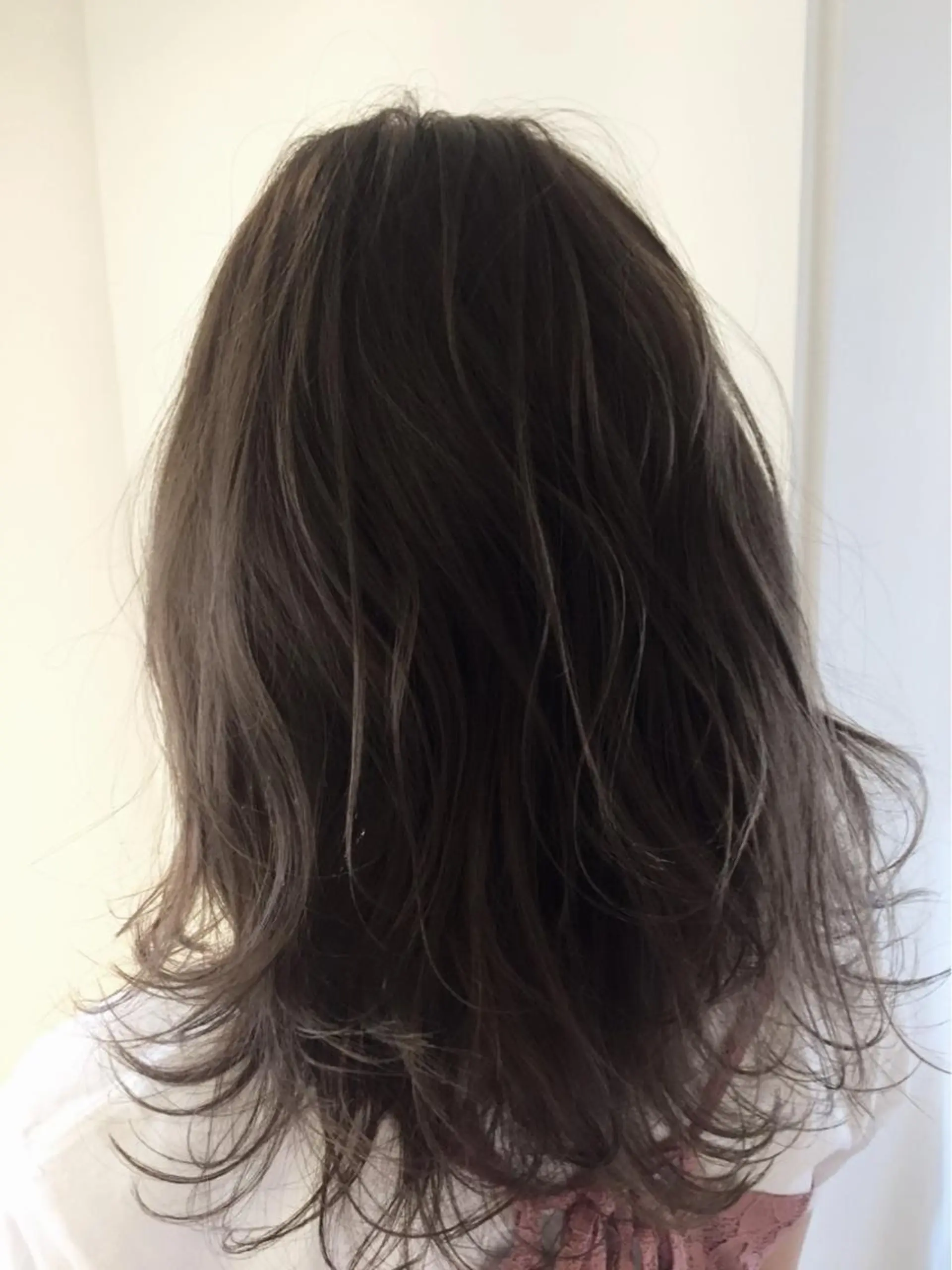 セミロング カラー ヘアアレンジ ブリーチ グレージュ イルミナカラー ミルクティーグレージュ ピンクカラー ✨ハイクオリティ✨ 山本香也のヘアスタイル