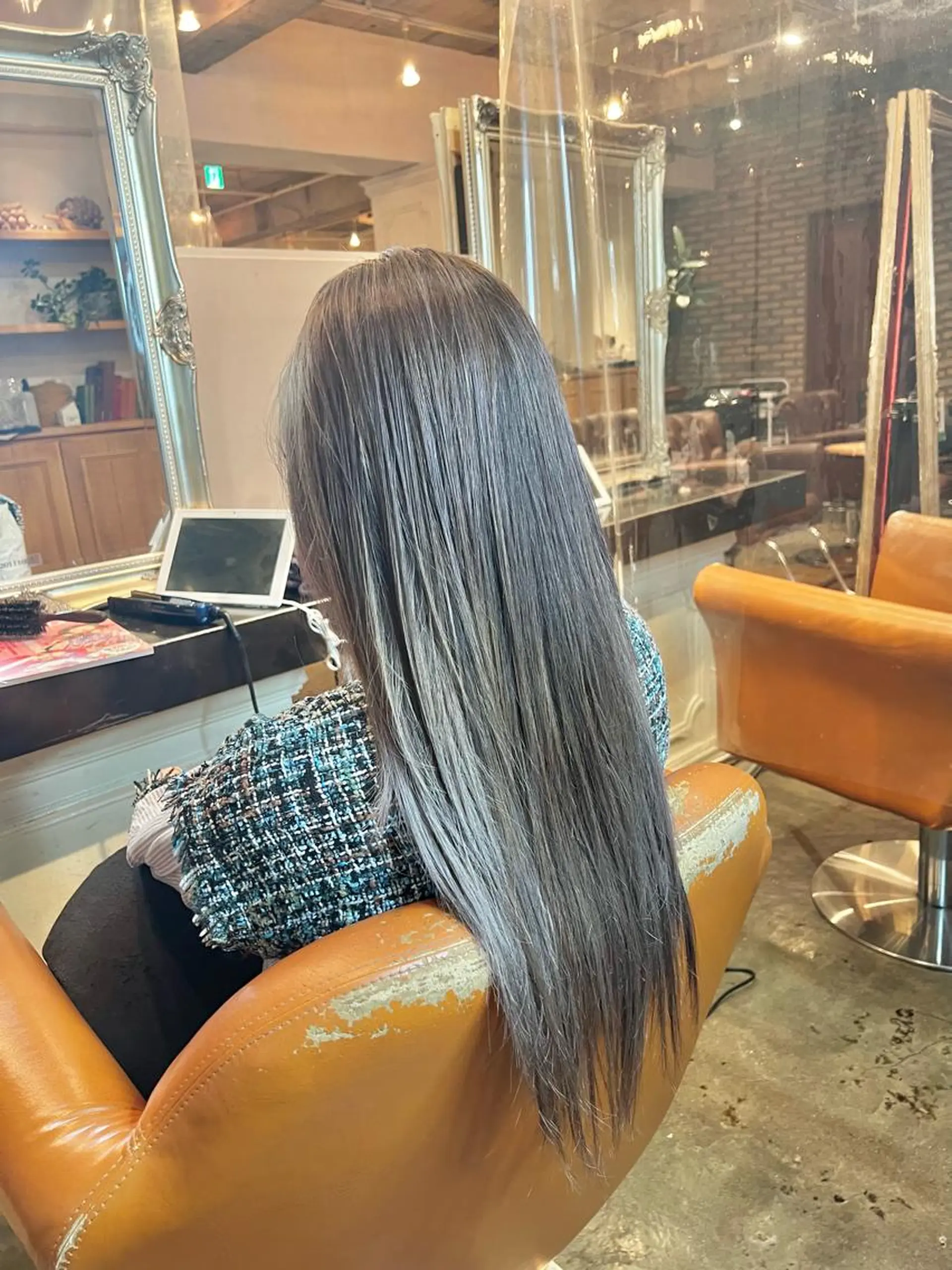 ロング カラー バレイヤージュ ブリーチ グレージュ ハイライトカラー ハイライト カット ヘアカラー トリートメント ハイライト/インナー /ブリーチ/レイヤーのヘアスタイル