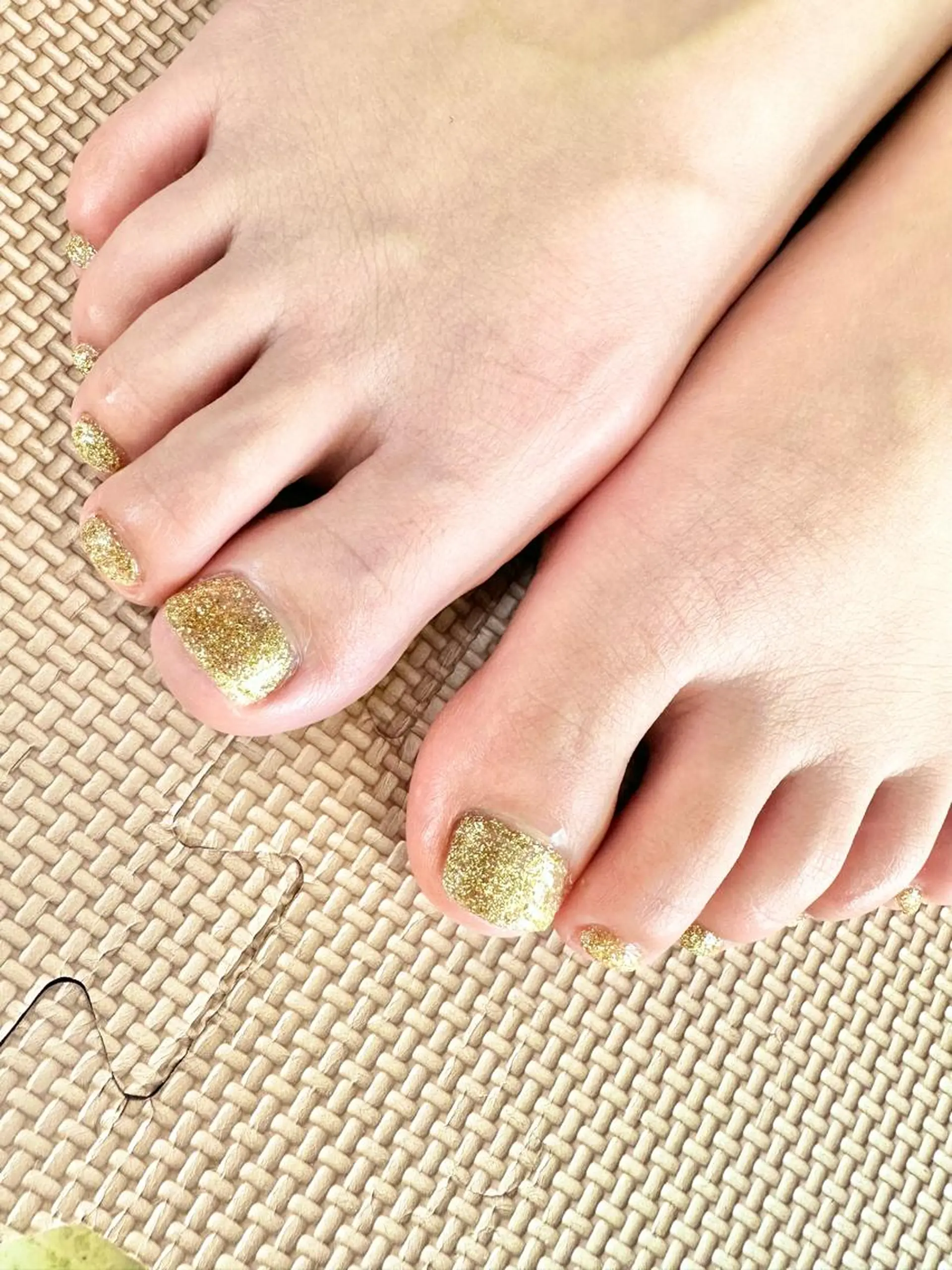 ネイル フットネイル フレンチネイル ジェルネイル ゴールド グラデーション フットネイル .N YUKIのネイルデザイン