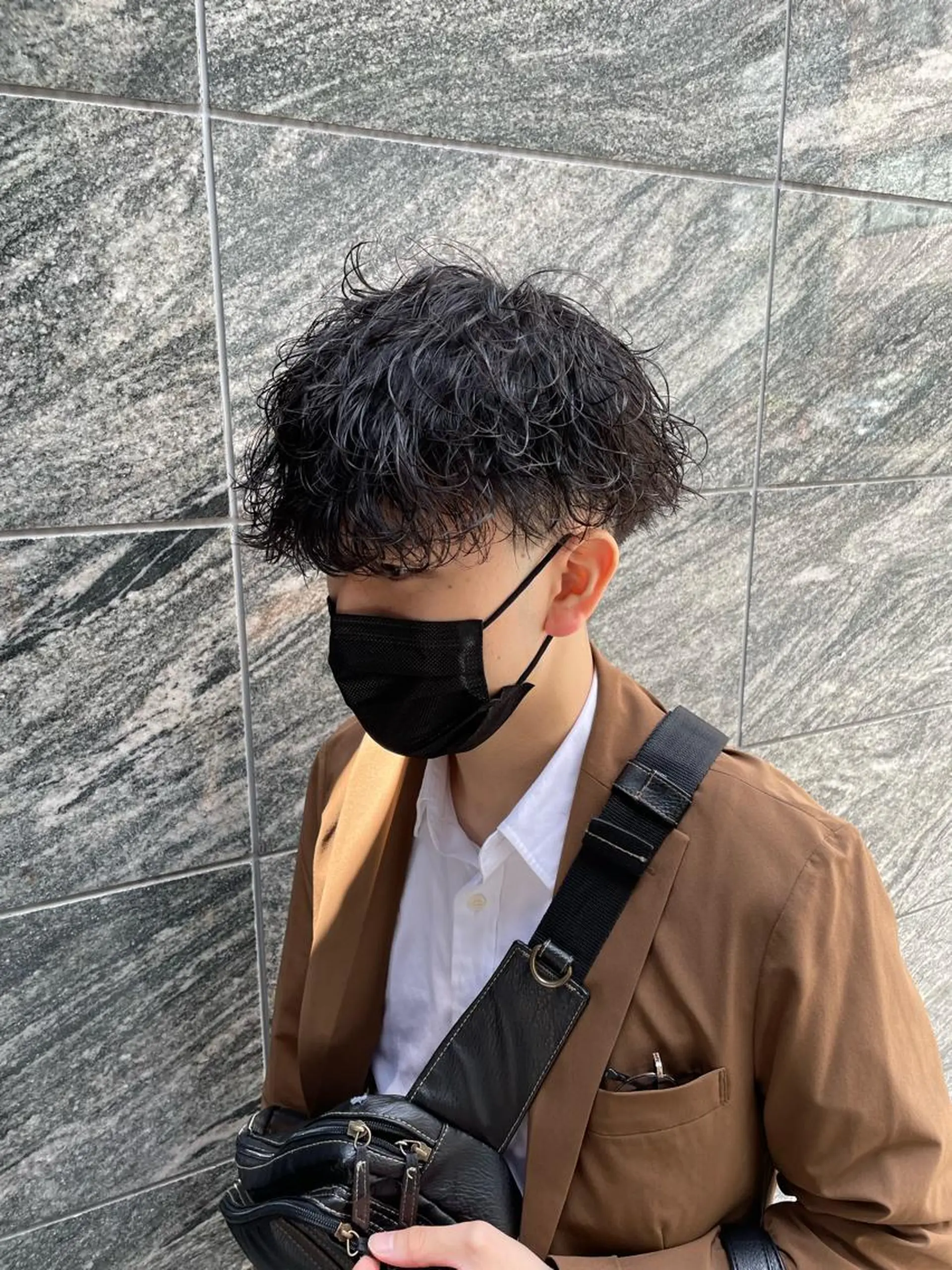 ショート カラー パーマ ヘアアレンジ メンズ アイブロウ センターパート メンズハイトーン マッシュウルフ マッシュ メンズパーマ カット パーマ トリートメント ヘッドスパ ヘアセット スパイキー/フェザー /波巻き/かいとのヘアスタイル