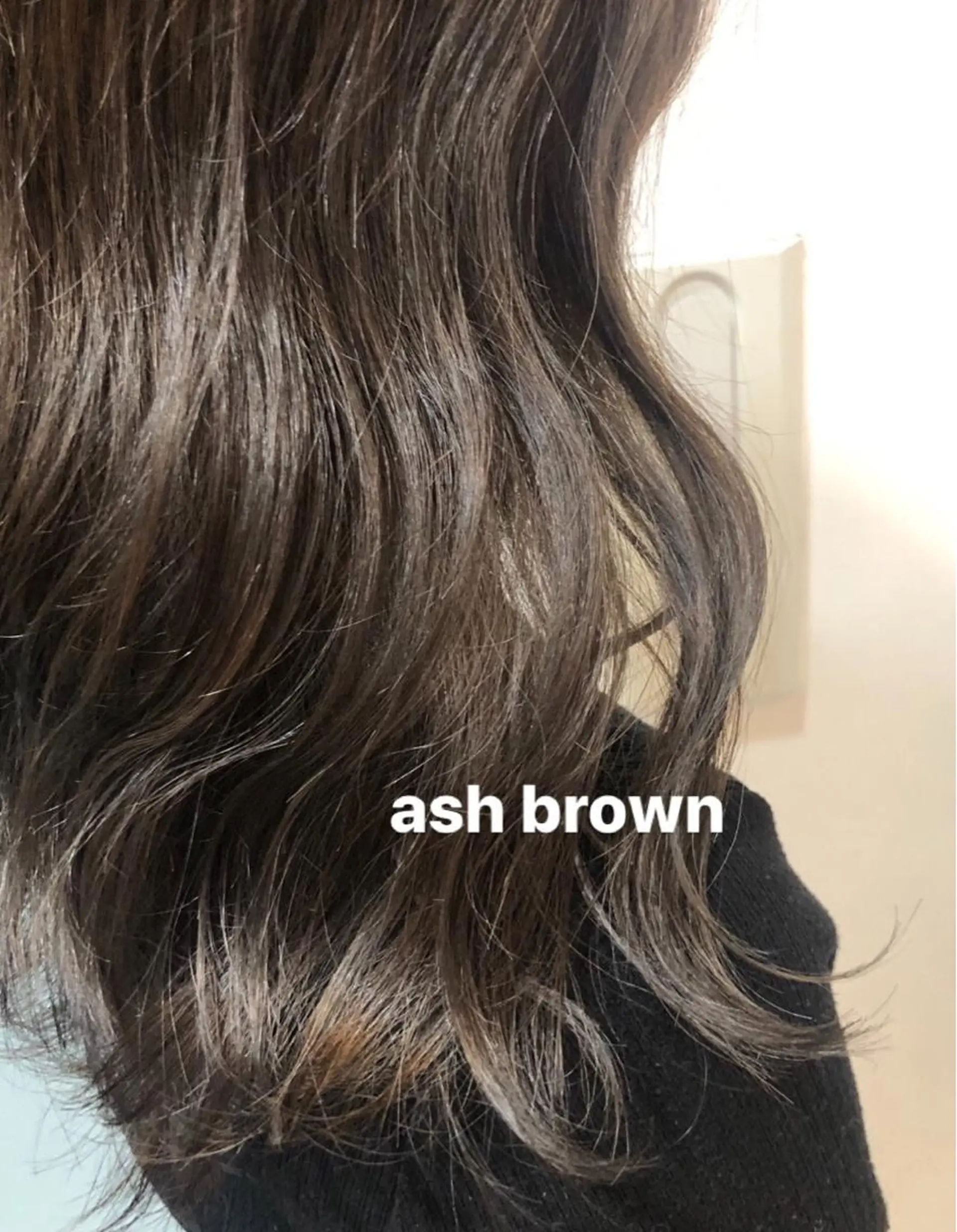 セミロング アッシュ アッシュブラウン 脱白髪染め美容師 竹内涼乃のヘアスタイル