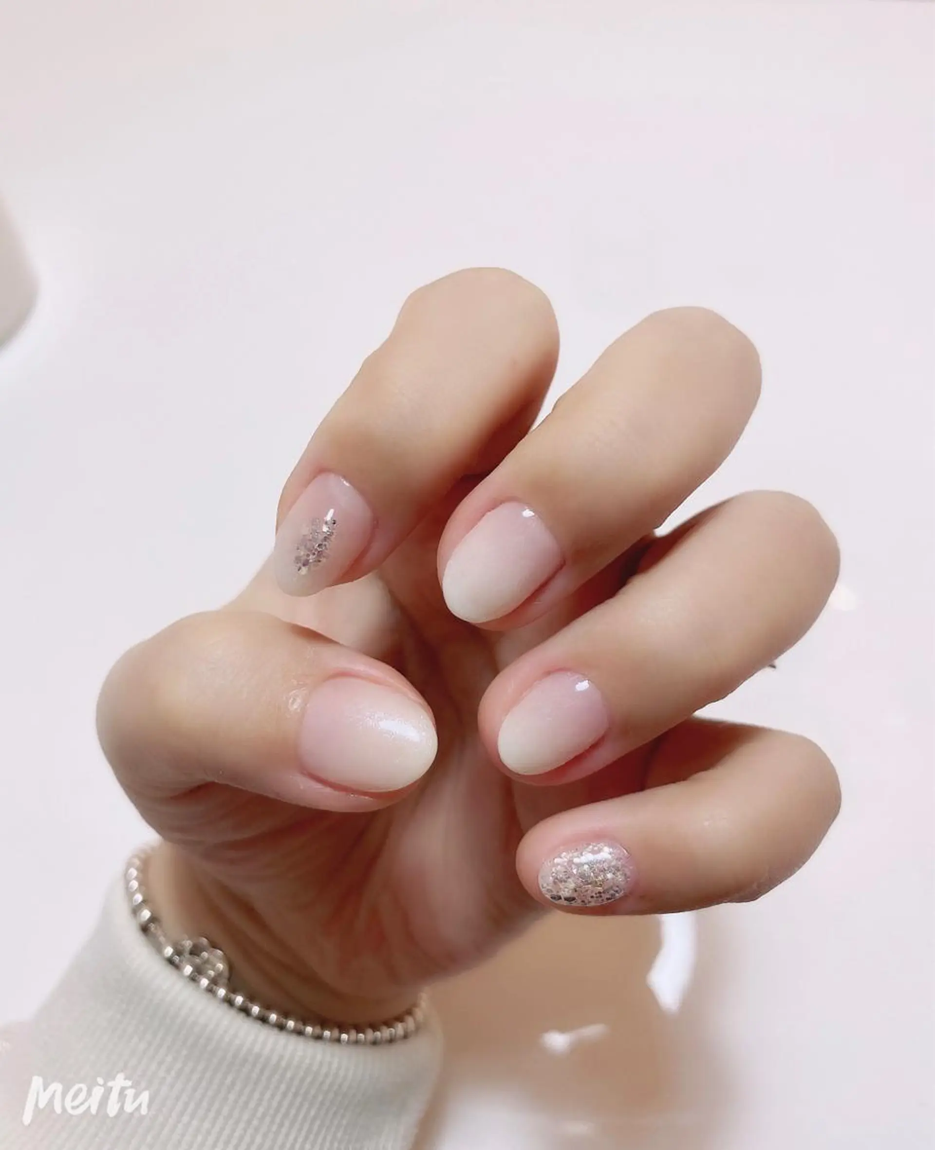 ネイル グラデーション ホワイト Nail CoCoのネイルデザイン