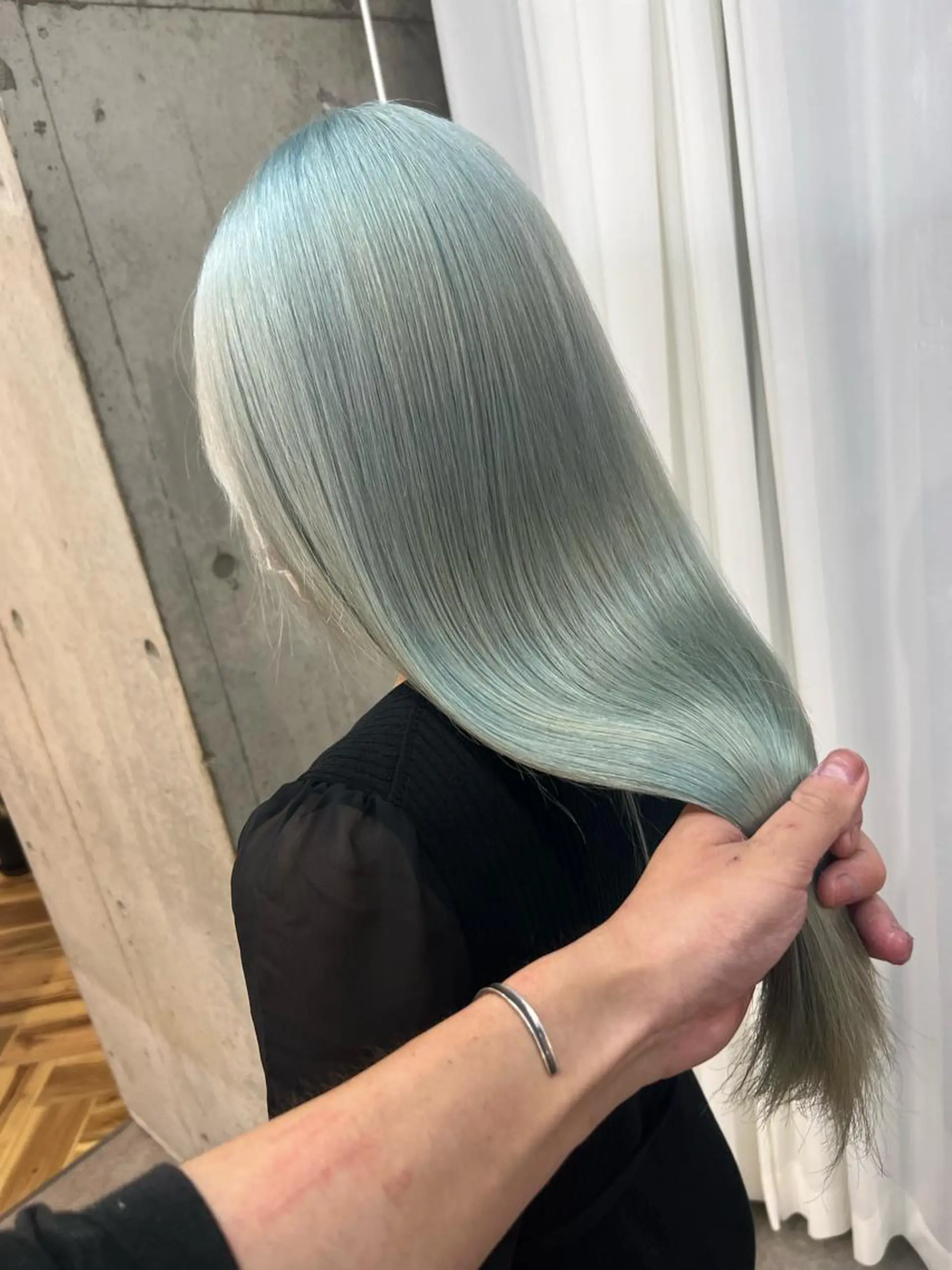 ロング カラー バレイヤージュ ブリーチ ケアブリーチ ハイライトカラー インナーカラー lani ブリーチ /ダブルカラーのヘアスタイル