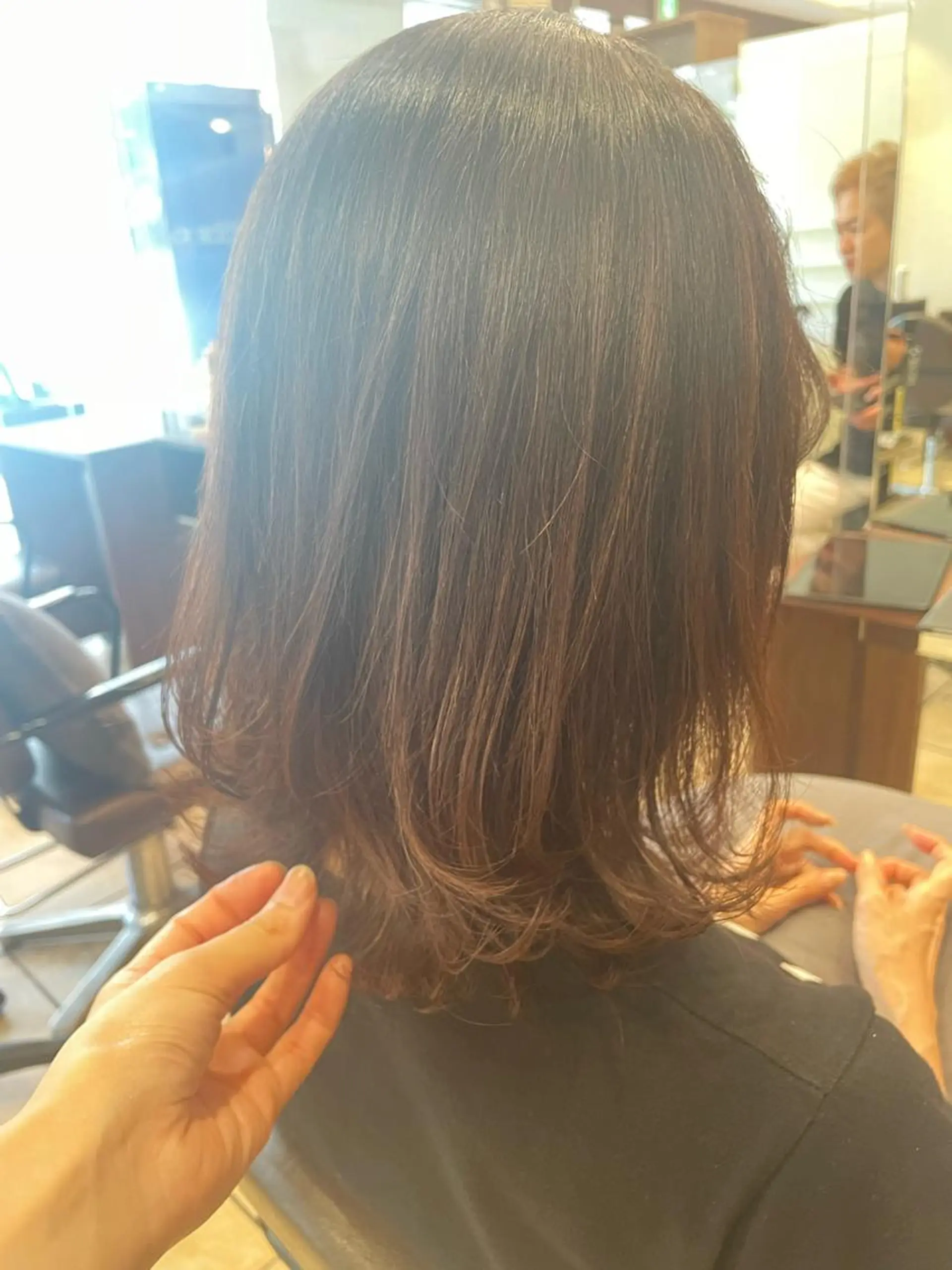 ミディアム 桑田 新菜のヘアスタイル