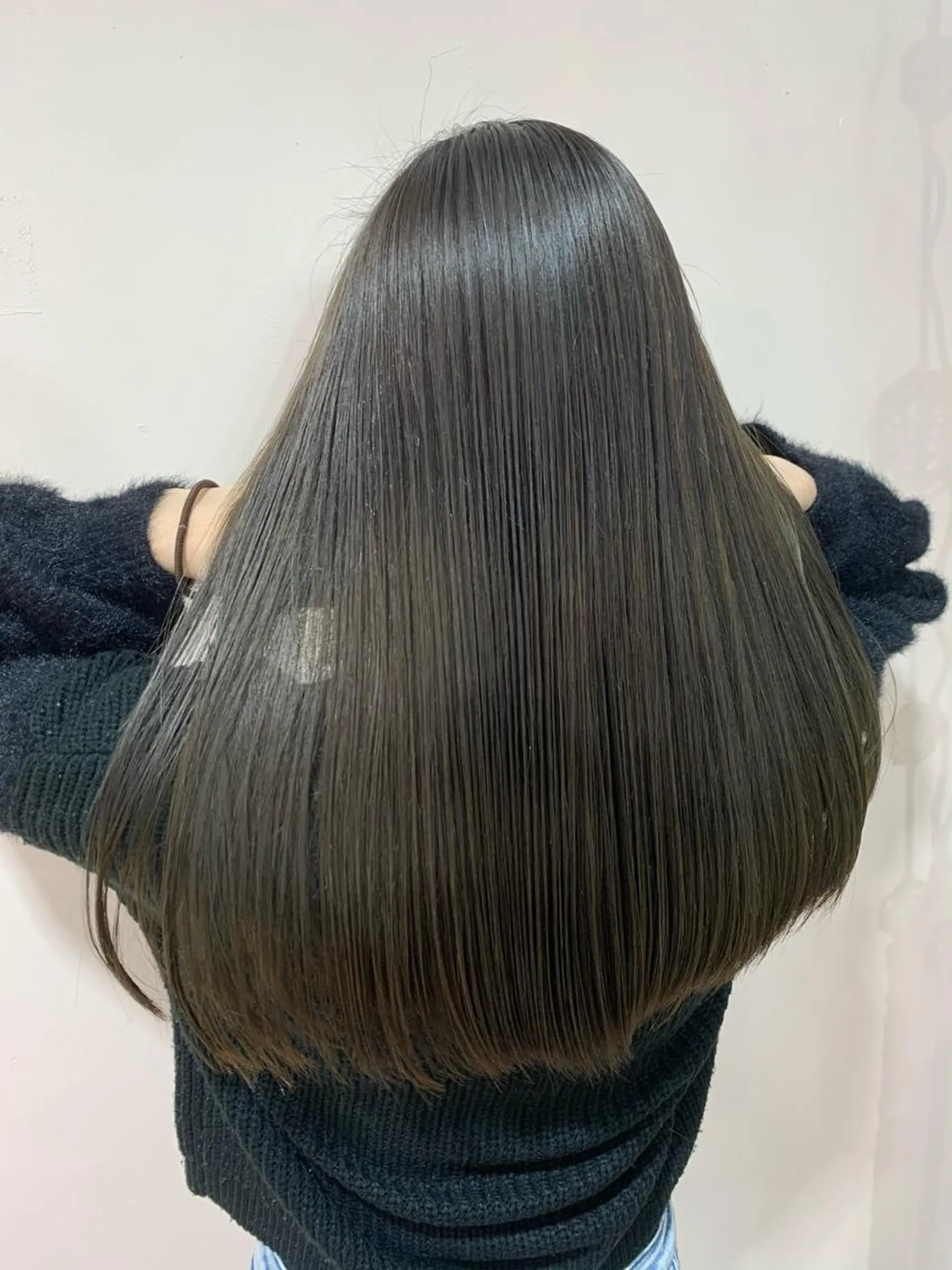 ロング カラー グレージュ オリーブグレージュ オリーブグレー mimiiy梅田 中崎町ハイトーンのヘアスタイル