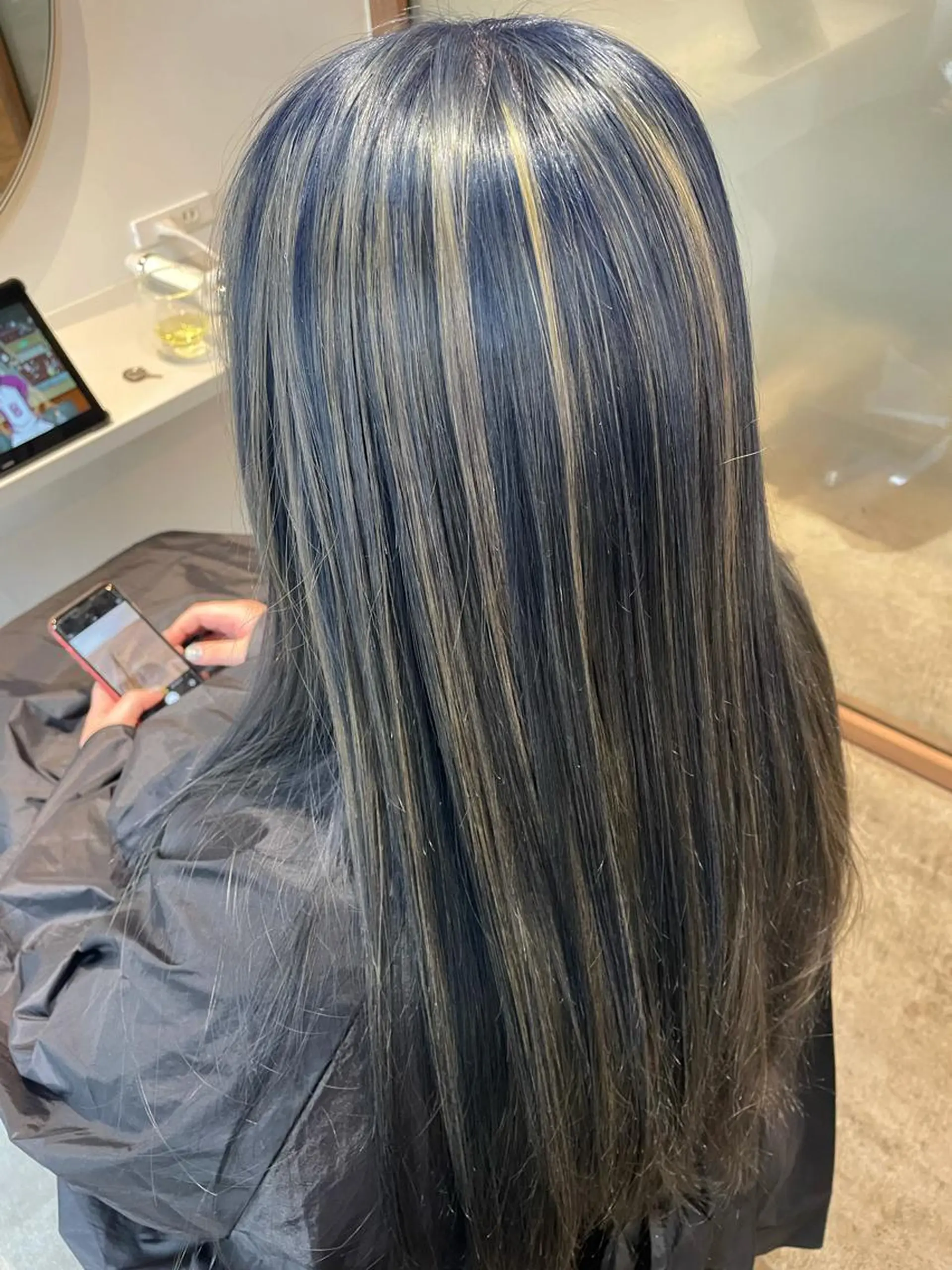 セミロング カラー ブリーチ ブルーカラー デザインカラー ハイライトカラー ハイライト カット ヘアカラー トリートメント 中目黒🌼 🌼ハナのヘアスタイル