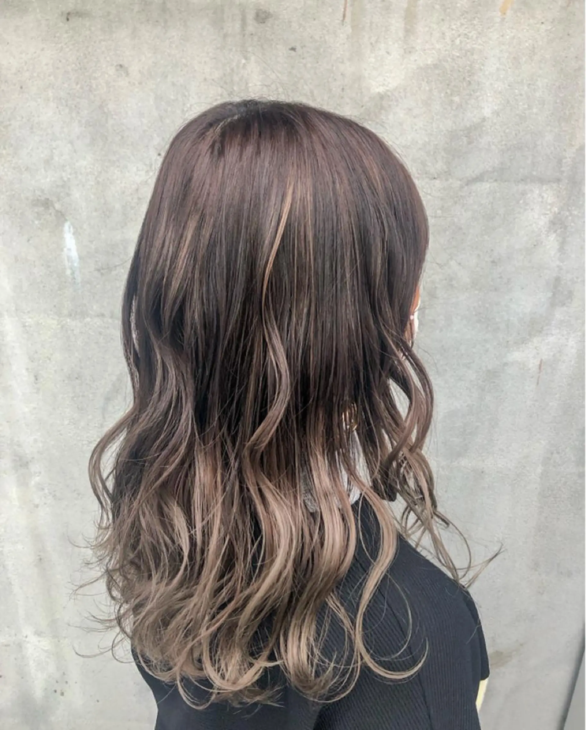 セミロング カラー バレイヤージュ ベージュカラー ハイライトカラー ミルクティーベージュ ハイライト 佐藤 美聡のヘアスタイル