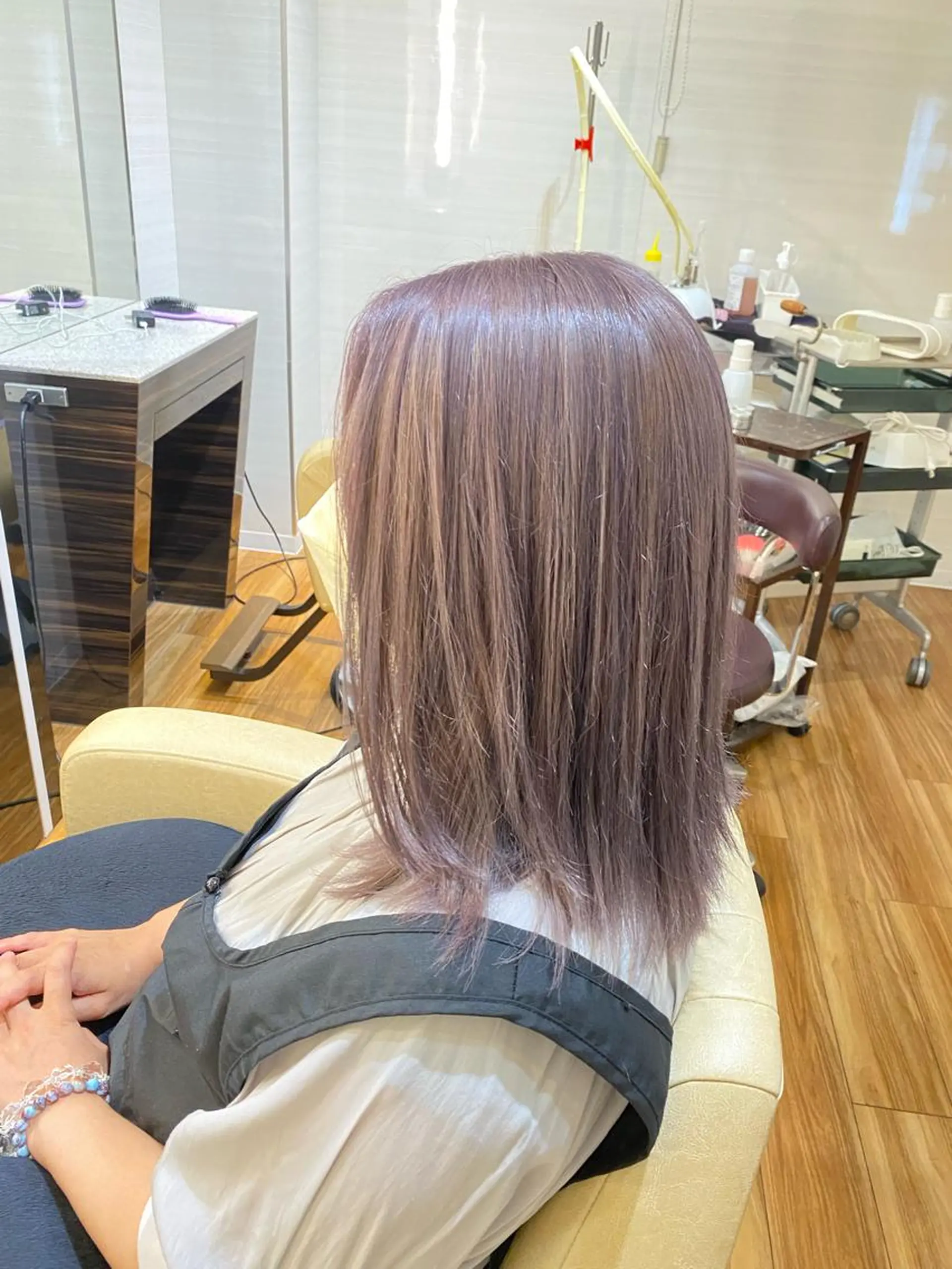 セミロング カラー グレージュ DOI   HAIR MAKE MODE所属・土井 祐之介のヘアスタイル