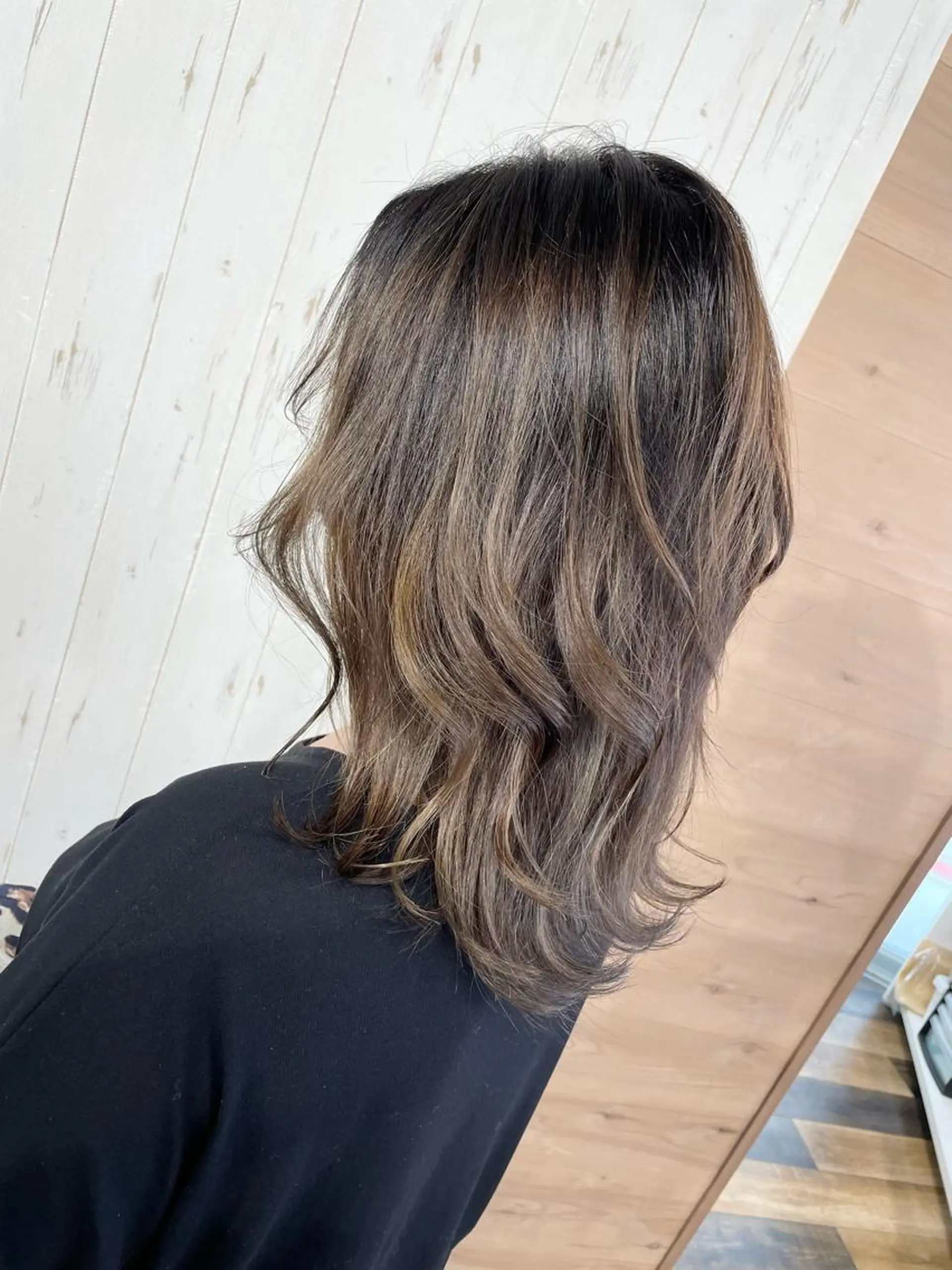 ミディアム カラー バレイヤージュ デザインカラー ハイライトカラー 外国人風カラー ハイライト AN'TIA小作代表 ⭐︎kazuma⭐︎のヘアスタイル