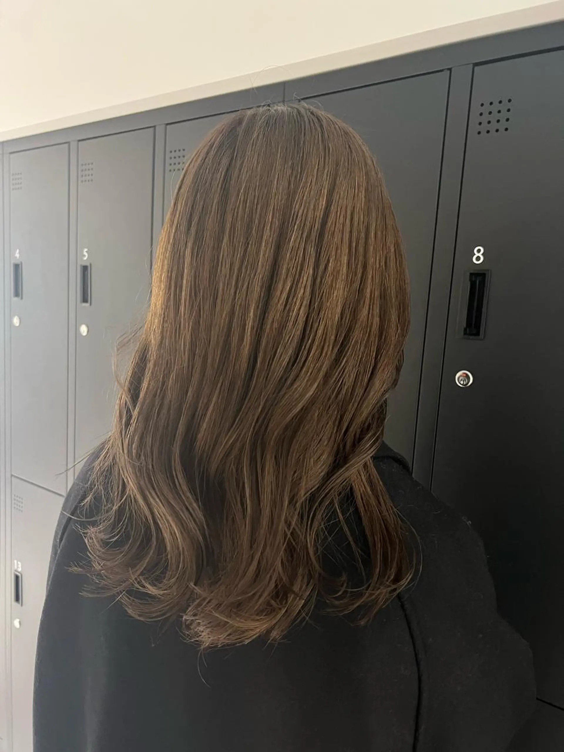 セミロング カラー ヘアアレンジ ブラウンカラー くすみブラウン 暗髪カラー🫐パーマ おくだりんかのヘアスタイル