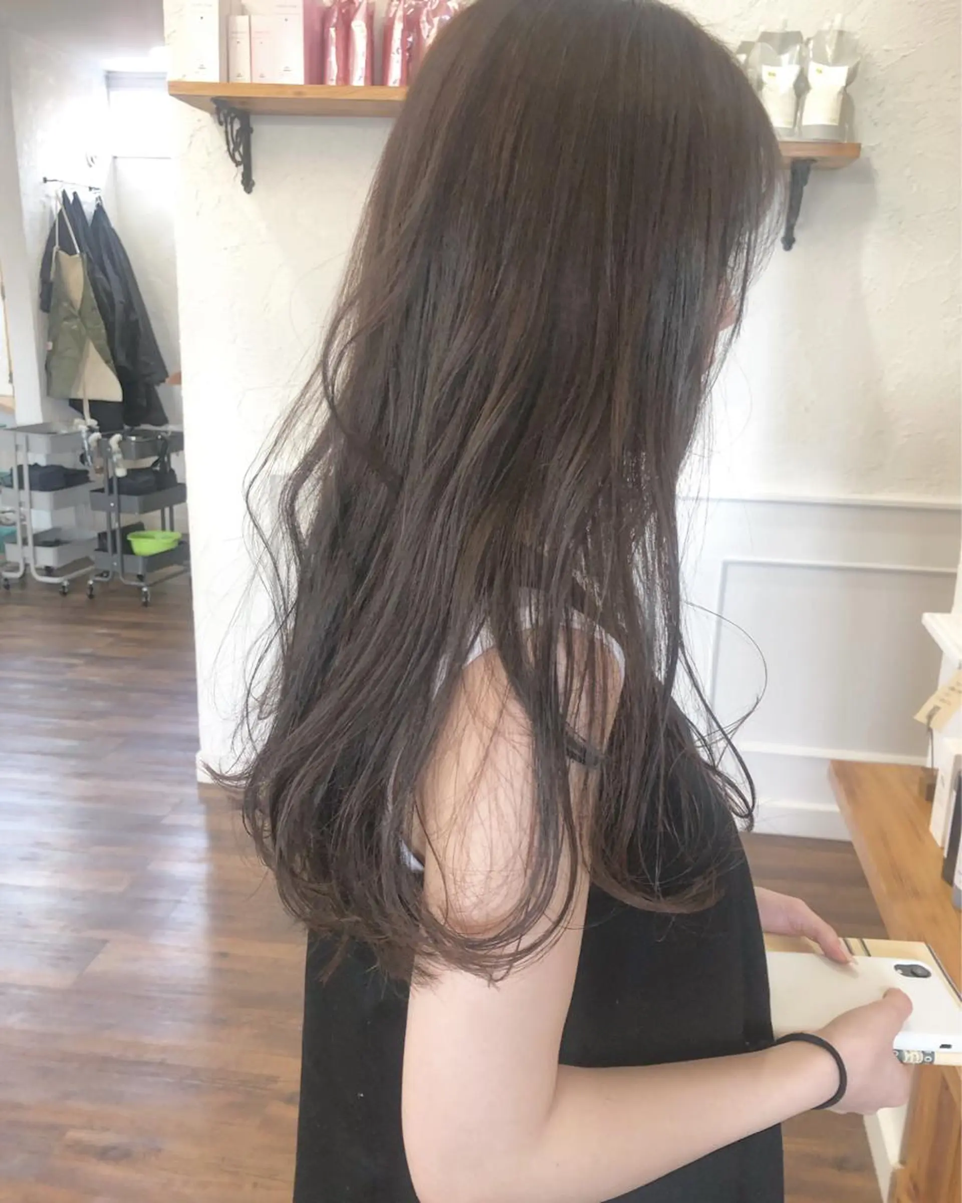 ロング カラー アッシュ アッシュグレー アッシュグレージュ グレージュ ヘアカラー トリートメント 江原 彩華のヘアスタイル