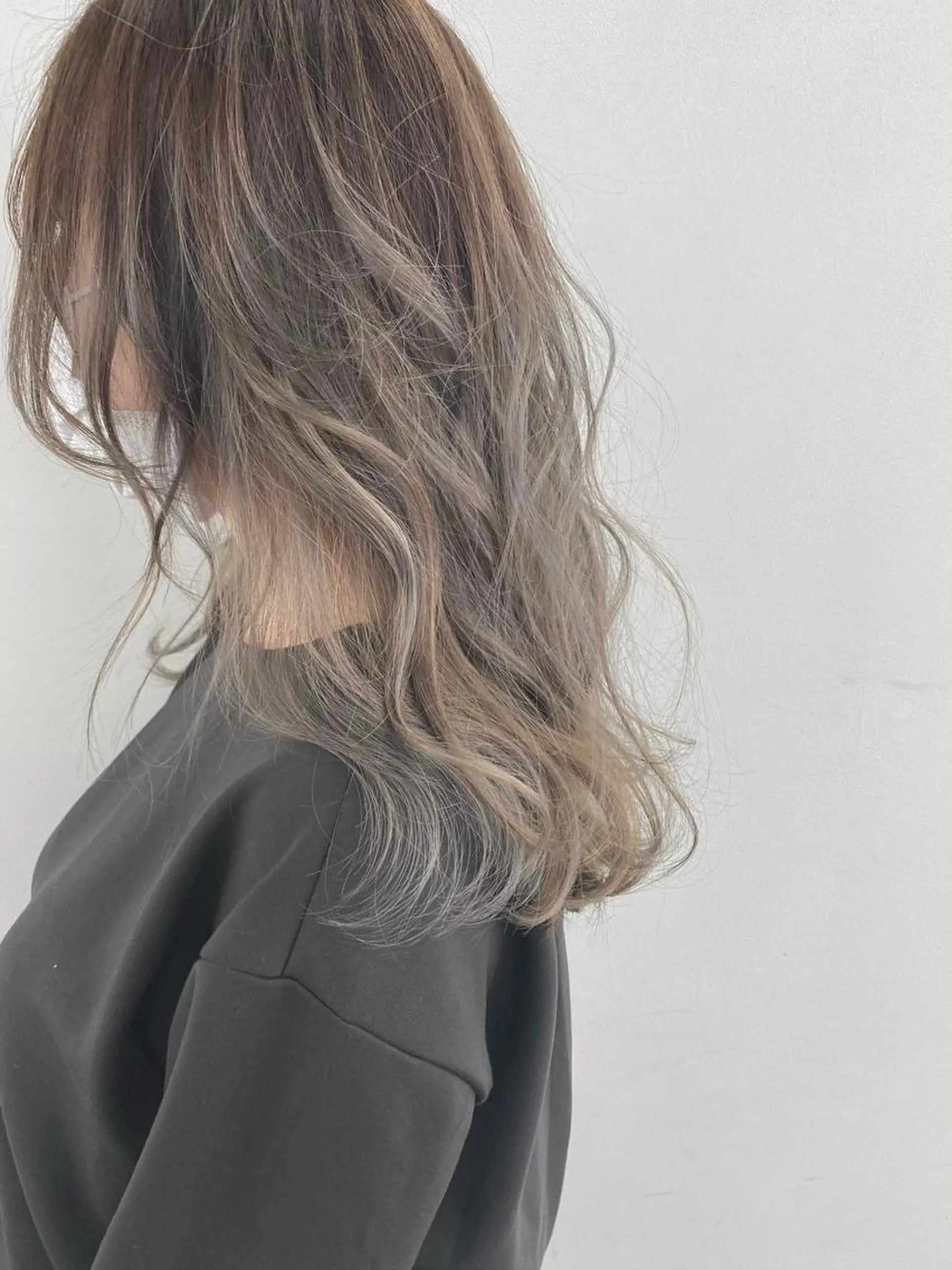 ロング ハイライト ヘアカラー トリートメント 小澤大輔 YOLO hairのヘアスタイル