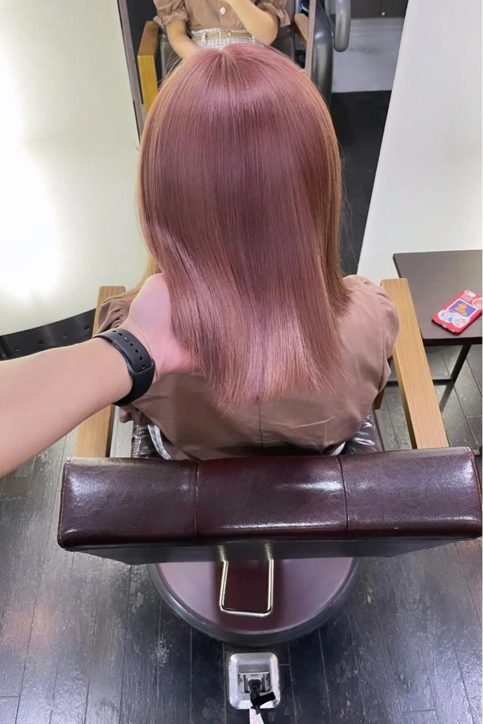 ミディアム カラー ベージュカラー ピンクカラー ピンクベージュ ヘアカラー 有人/バレイヤージュ /シャドールーツのヘアスタイル