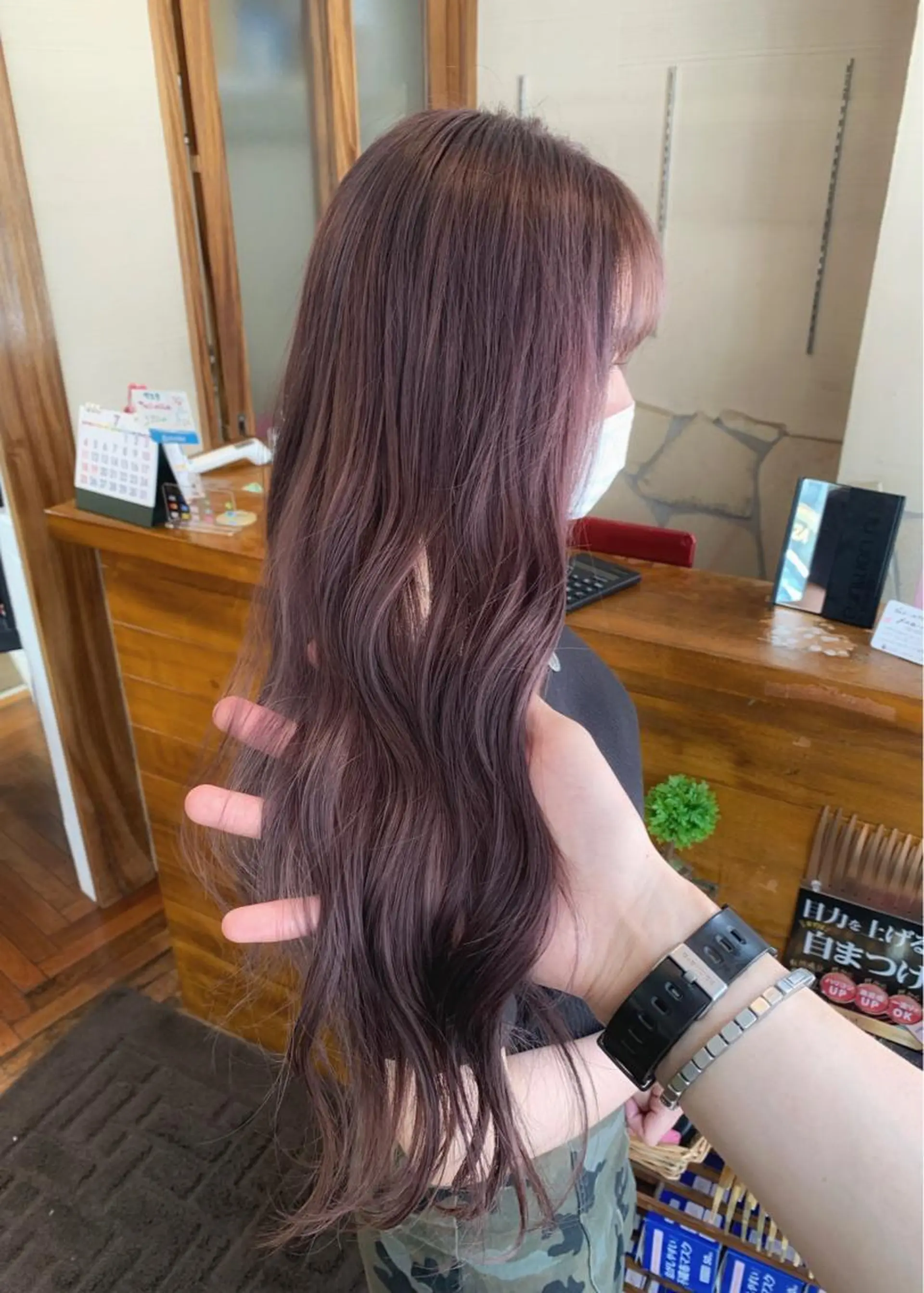 ロング カラー ベージュカラー ピンクカラー ピンクベージュ カット ヘアカラー トリートメント 矢野 晃平のヘアスタイル