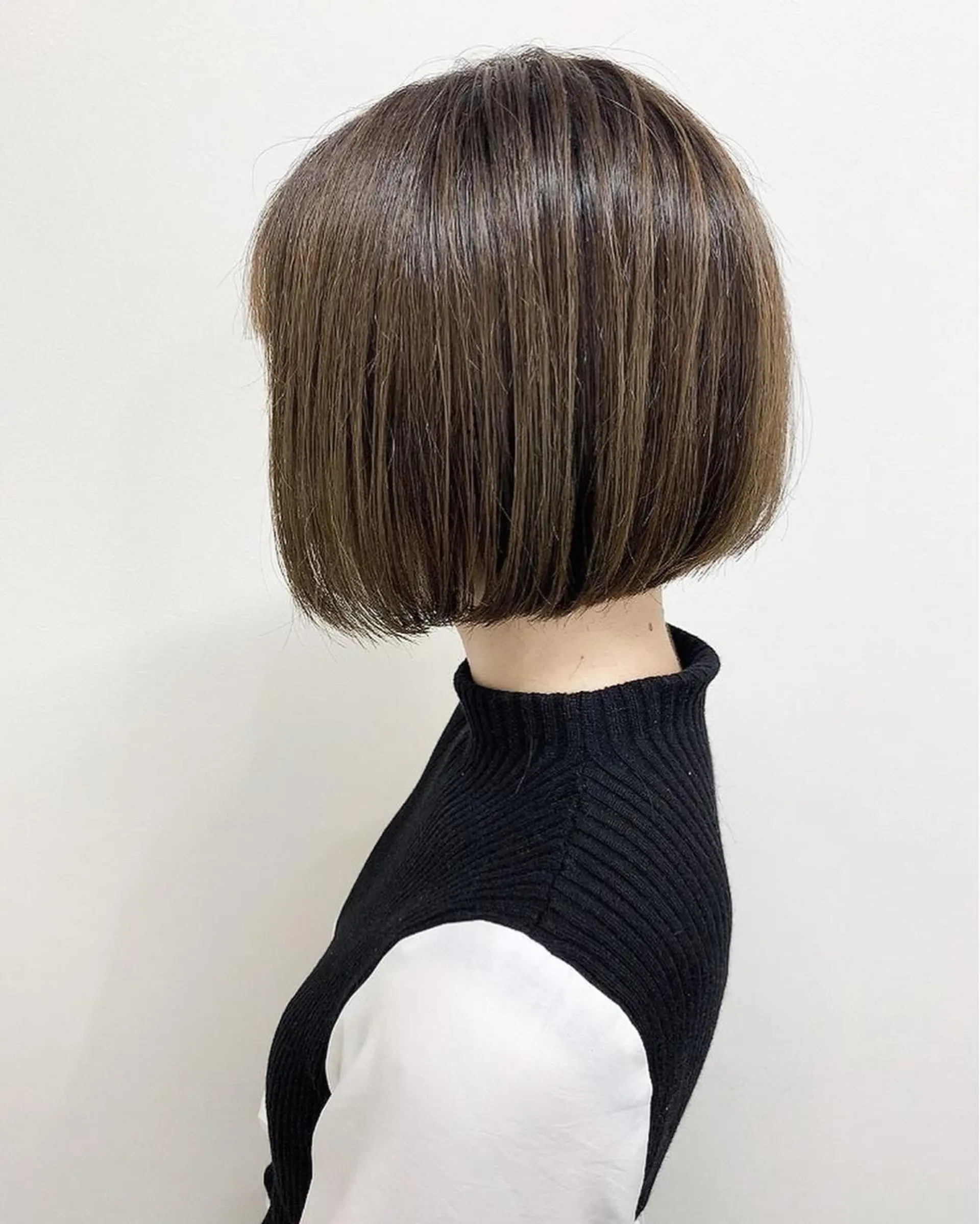 ショート カラー 肌に馴染む暗髪 梅田・増田のヘアスタイル