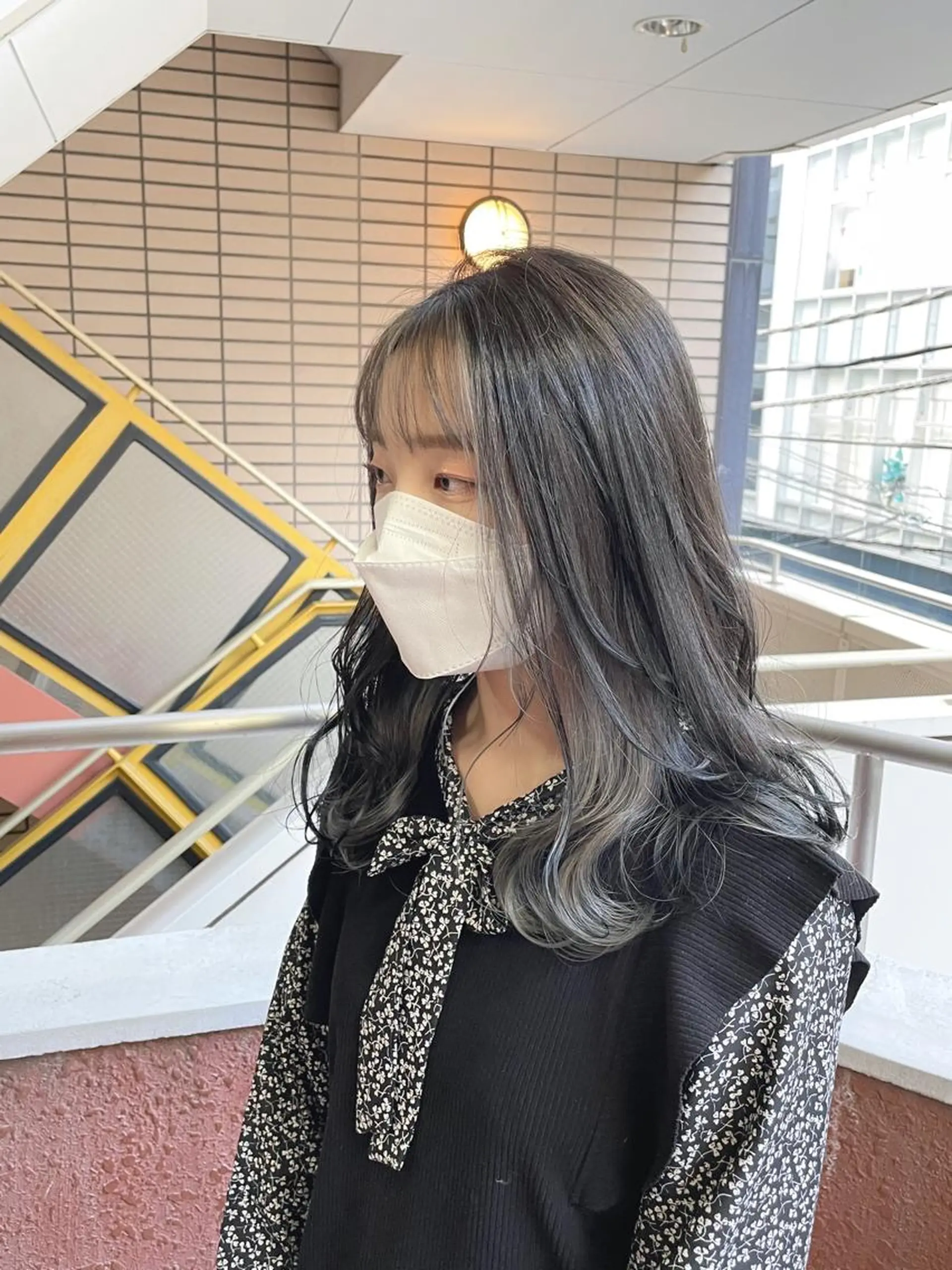 ミディアム カラー ヘアアレンジ ミストバング  フェイスフレーミング グレージュ シルバー 顔周りカット カット ヘアカラー トリートメント EMANON大宮 ANNEX所属・Joshua / 素髪改善のヘアスタイル