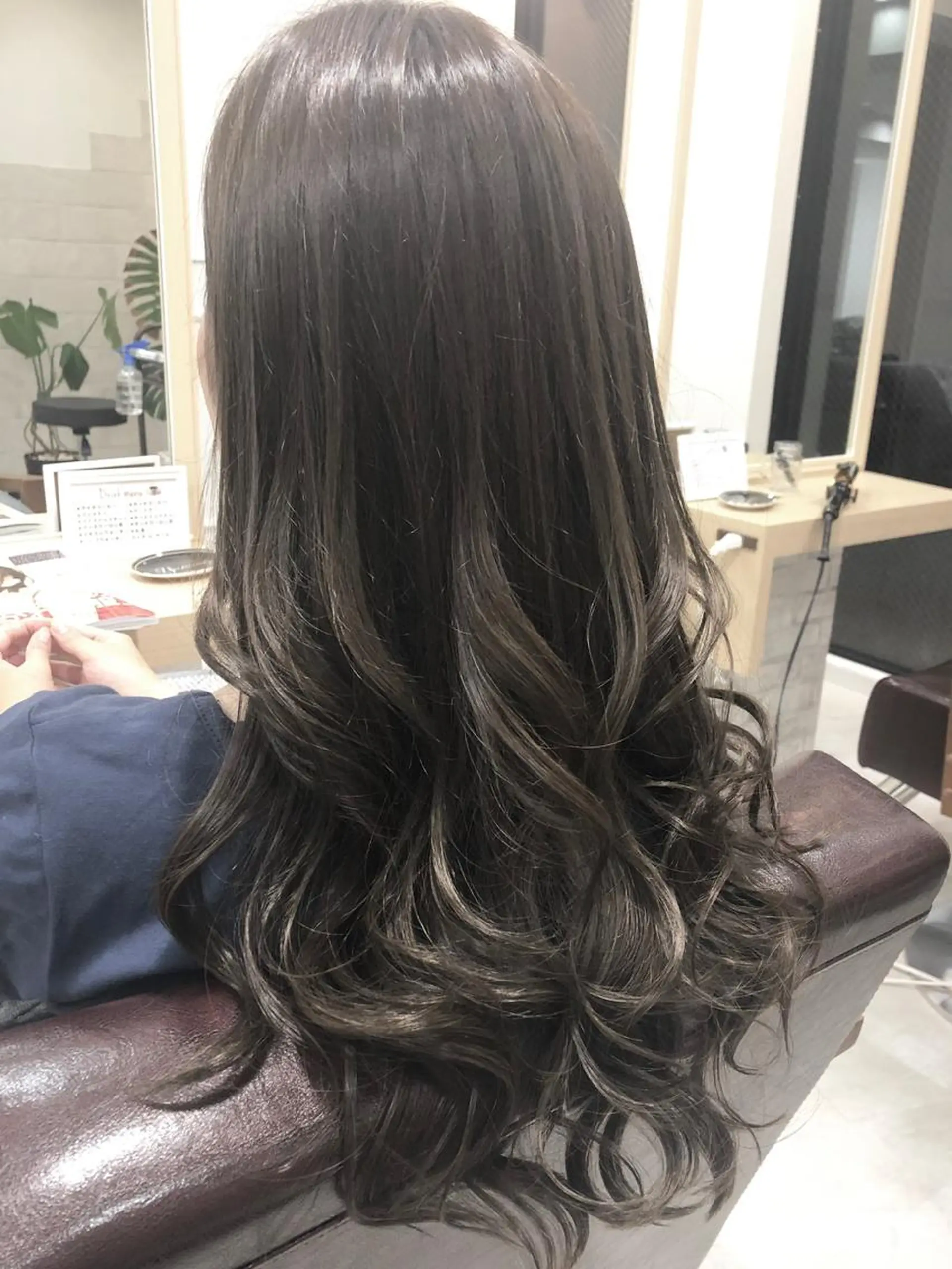 ロング カラー グレージュ ミント YUDA 湯田のヘアスタイル