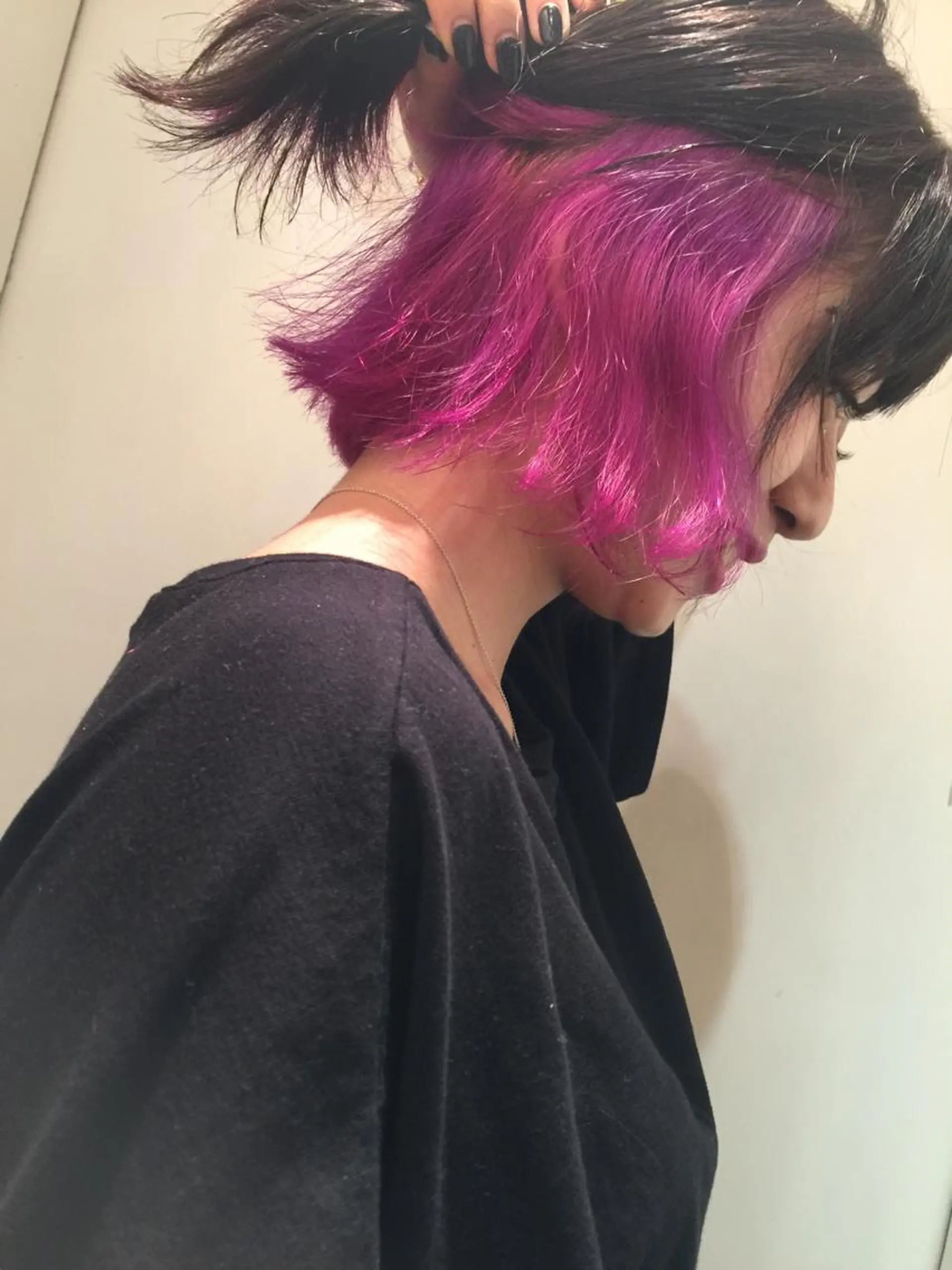 ショート カラー ブリーチ インナーカラー パープルカラー ホワイト&レイヤーカ ットエクステ長畠俊輔のヘアスタイル