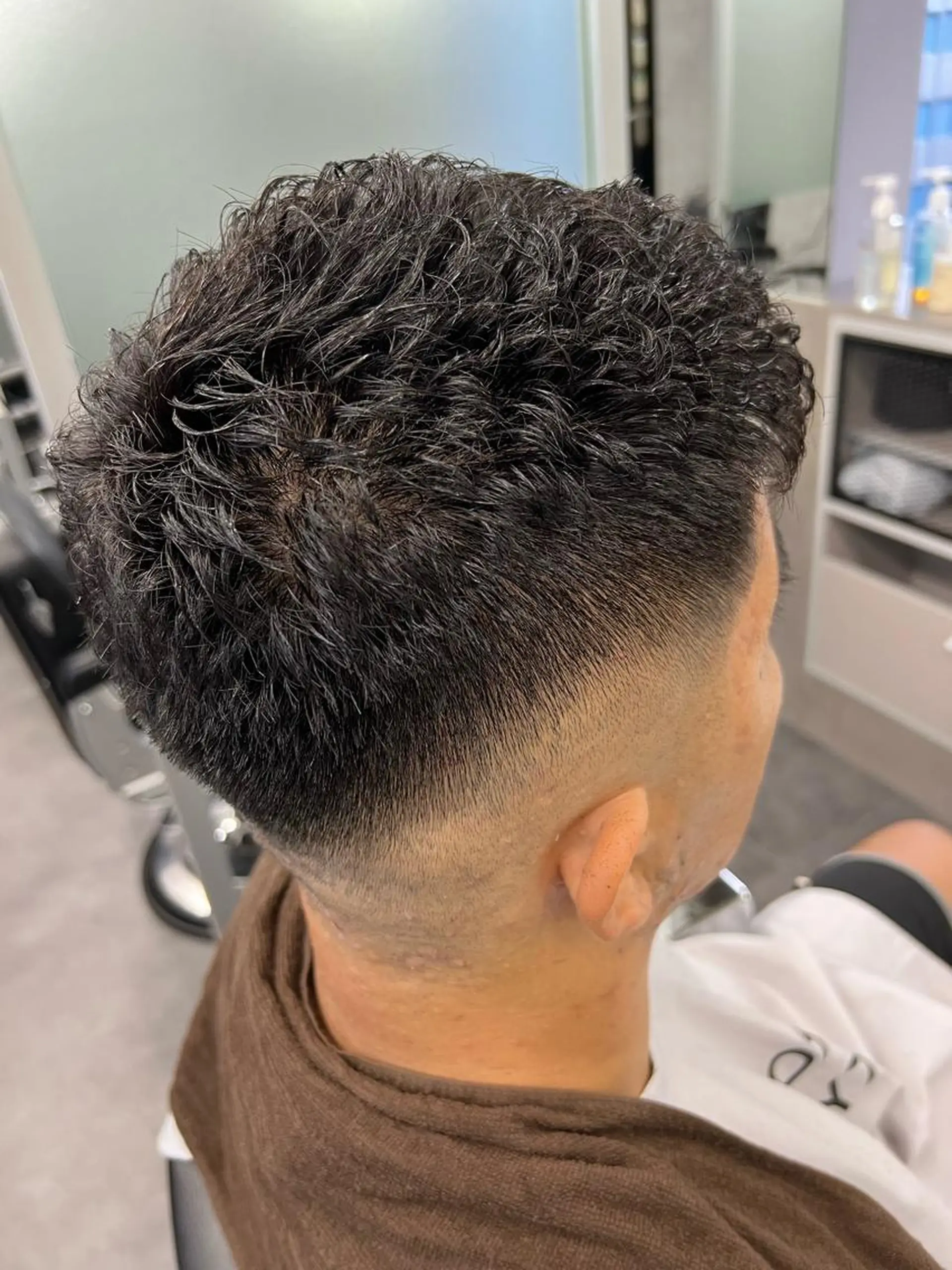 ショート パーマ メンズ フェードカット メンズパーマ 濡れパン スキンフェード 垢抜け・メンズパーマ 津山祐紀のヘアスタイル