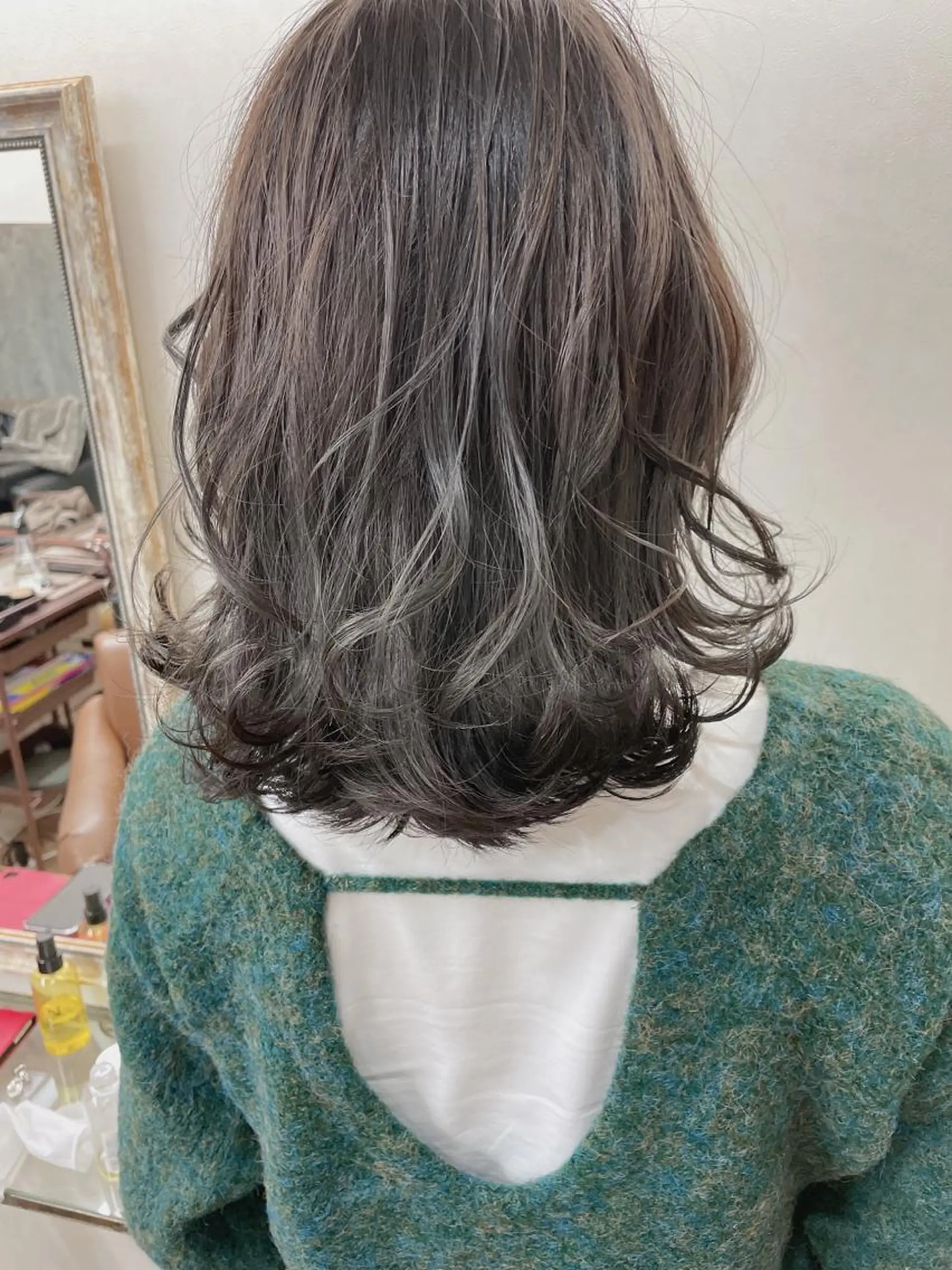 ミディアム カラー グレージュ TOWA 野村　コウダイのヘアスタイル