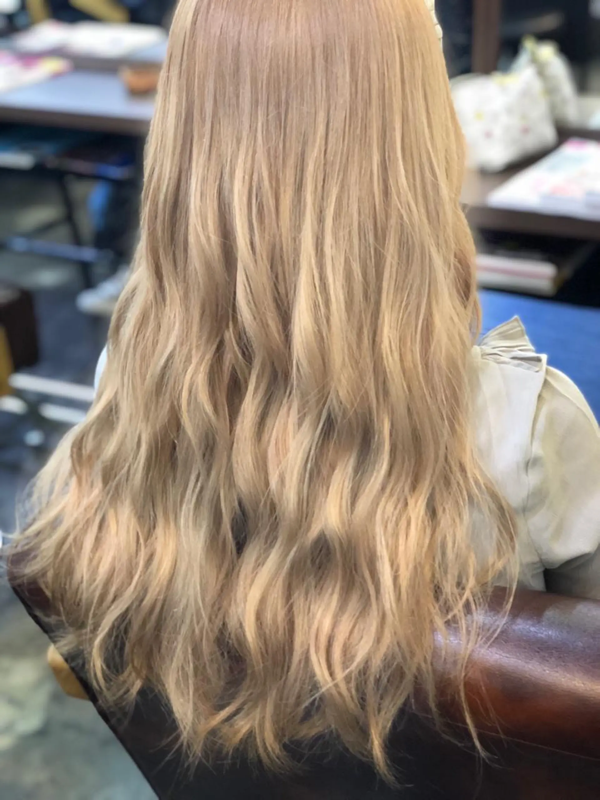 ロング カラー ブリーチ ブロンド 【艶髪×韓国風】 毛流れ職人 RYOのヘアスタイル