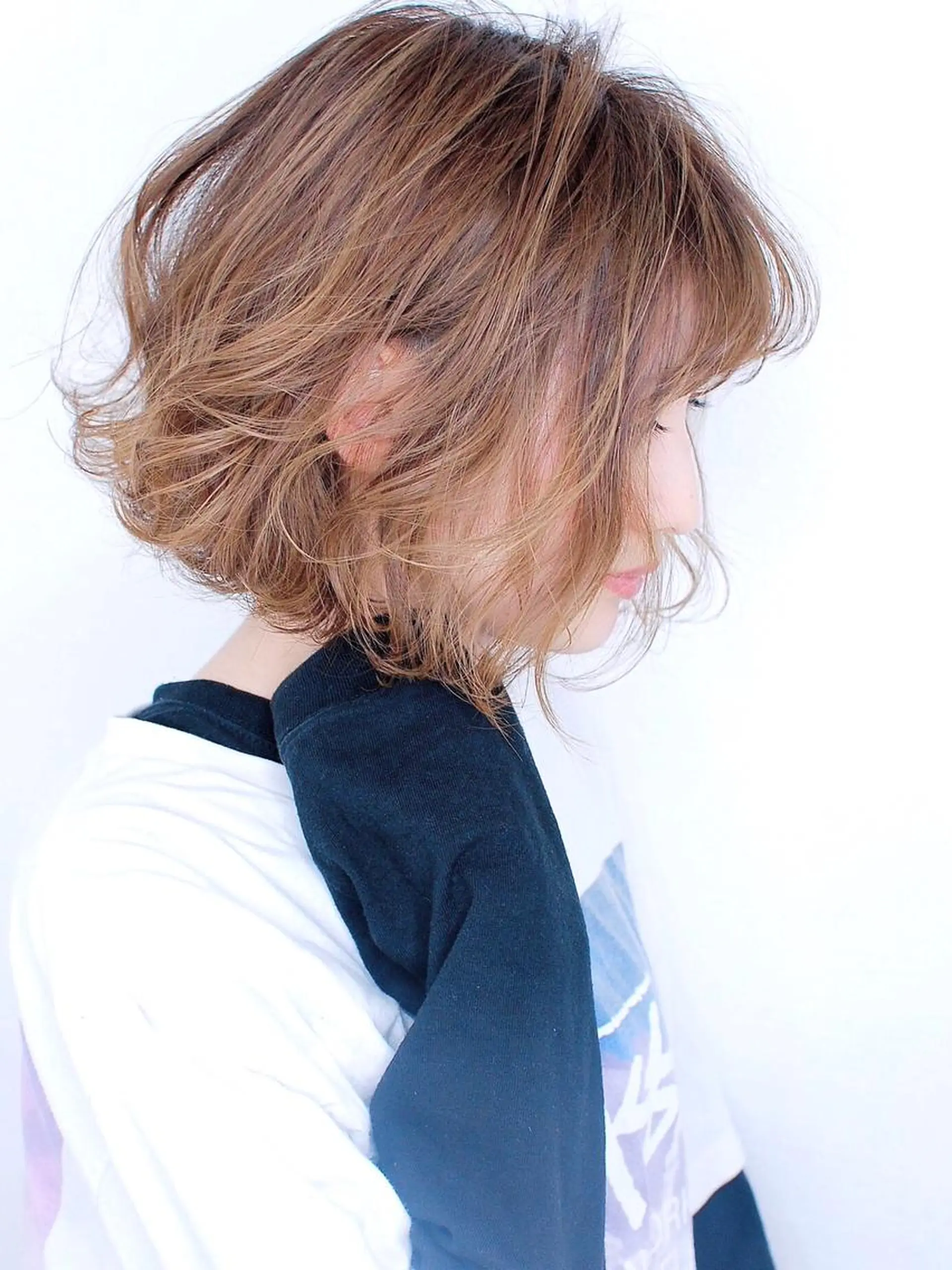 ミディアム カラー ベージュカラー ハイライトカラー ハイライト ブリーチ/髪質改善 NYNY大久保のヘアスタイル