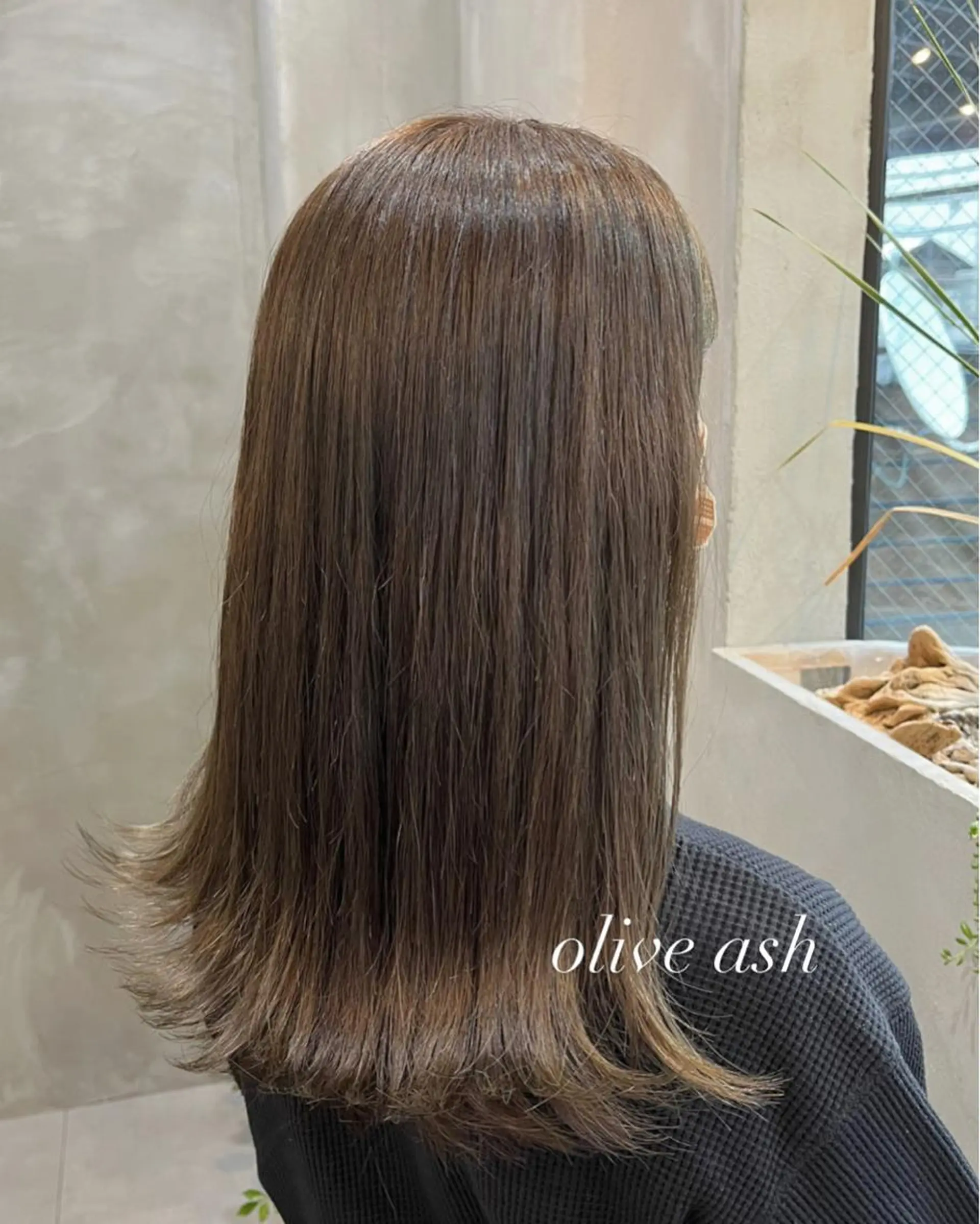 セミロング カラー アッシュ オリーブアッシュ RIYA❤︎ Aujuaソムリエのヘアスタイル