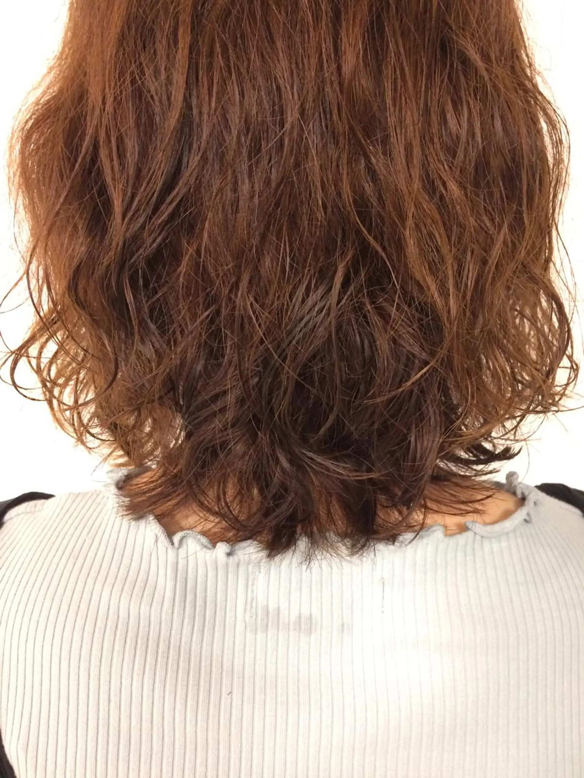 ミディアム パーマ 福島 妃佳留のヘアスタイル