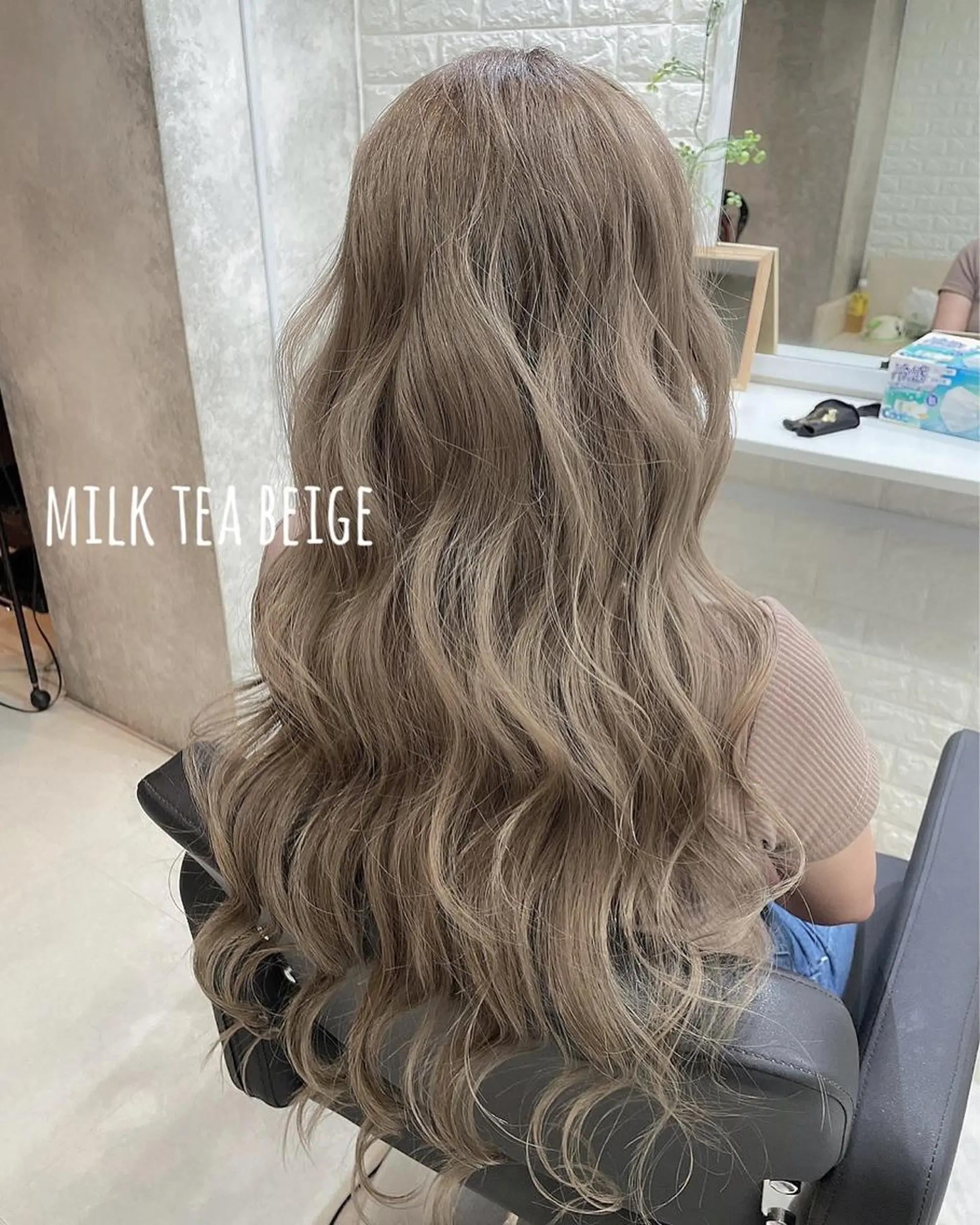 ロング カラー ベージュカラー ハイトーンカラー ミルクティーベージュ ヘアカラー トリートメント にしき さんのヘアスタイル