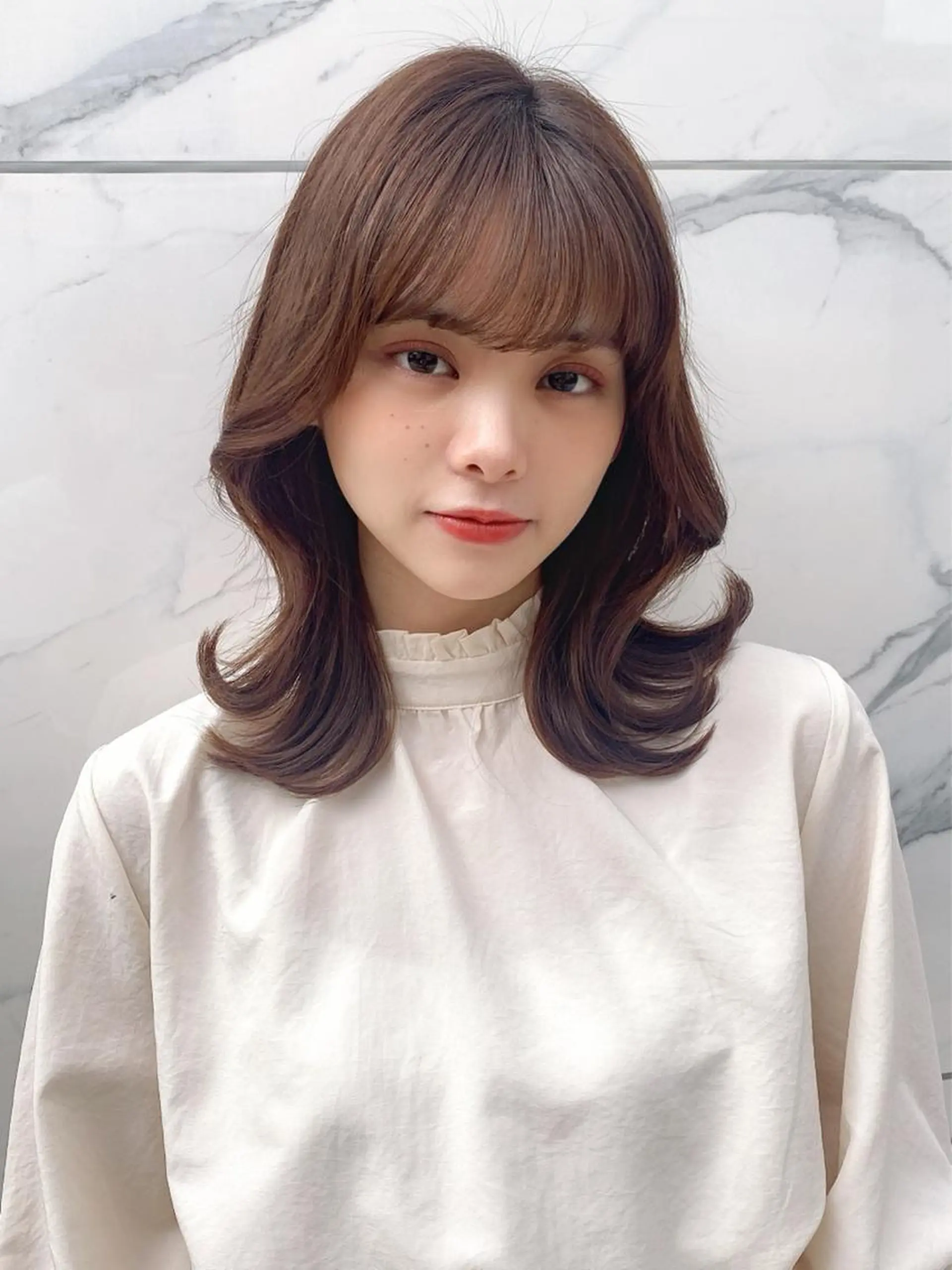 セミロング カラー くびれヘア ヘアカラー トリートメント 韓国ヘア☁️ mitsukiのヘアスタイル
