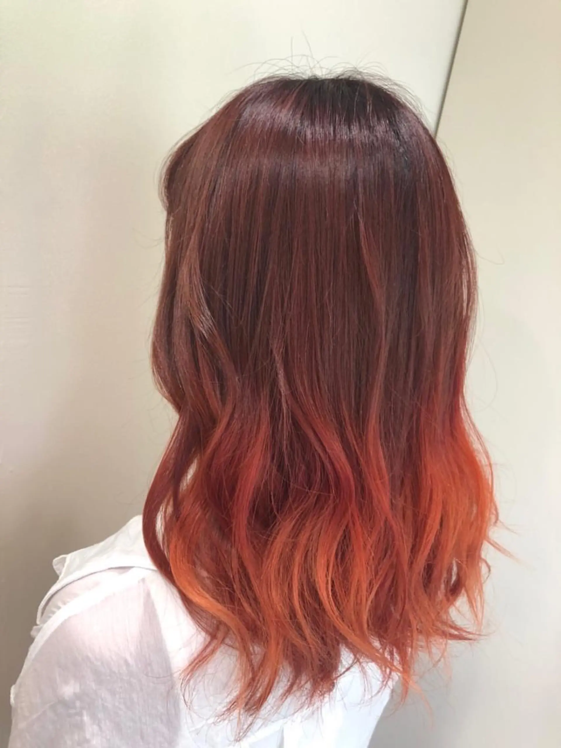 セミロング カラー ブリーチ グラデーションカラー レッドカラー ヘアカラー トリートメント 💓シールエクステ ルミエールのヘアスタイル