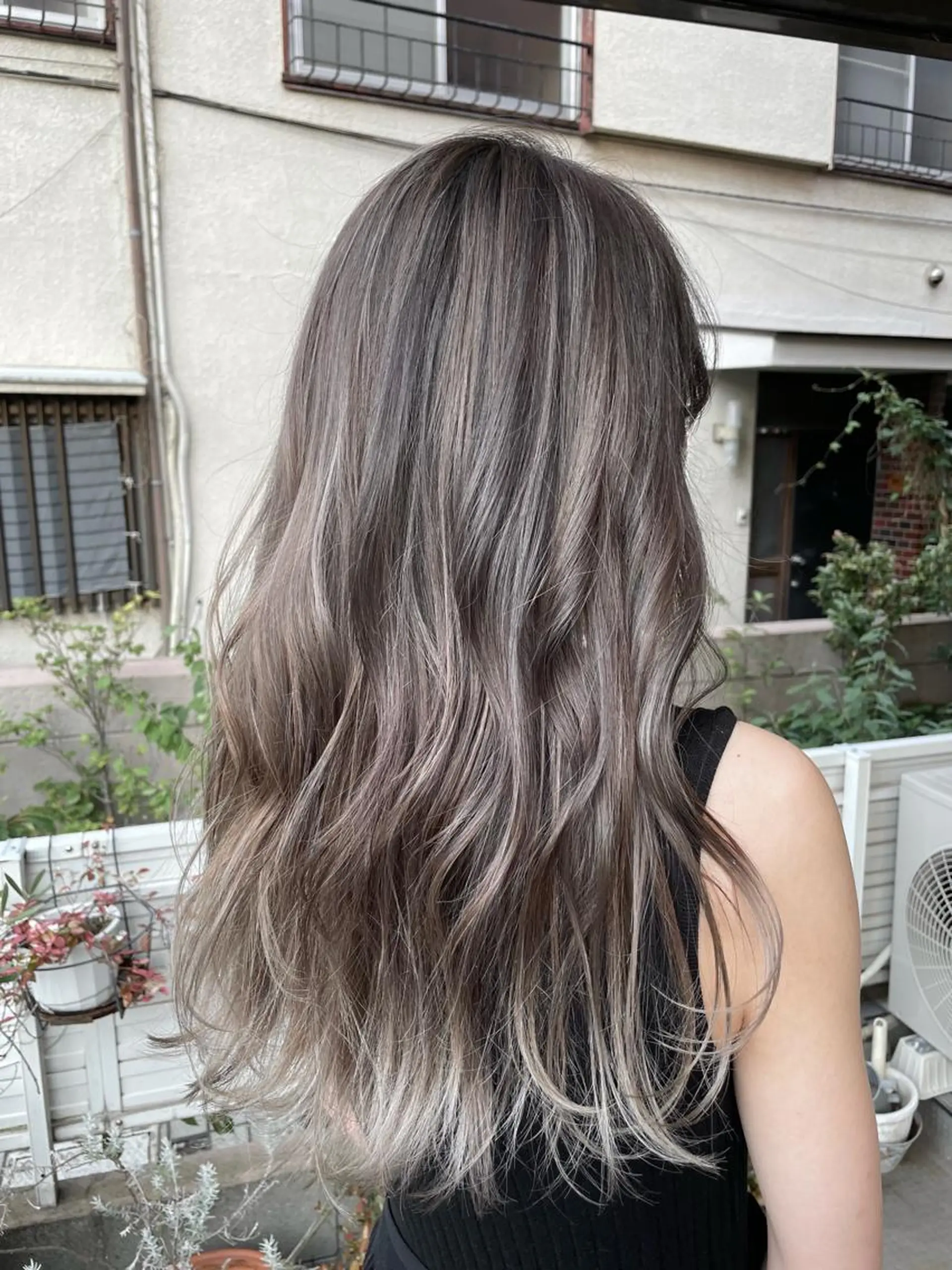 セミロング カラー パーマ バレイヤージュ ブリーチ デザインカラー グレージュ ハイライトカラー カット トリートメント ナガミネアリサ/ 学芸大学/海外ヘアのヘアスタイル